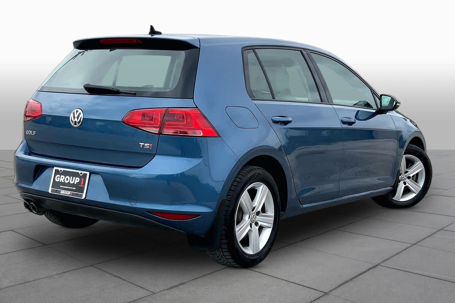 2017 Volkswagen Golf photo 13 of 36