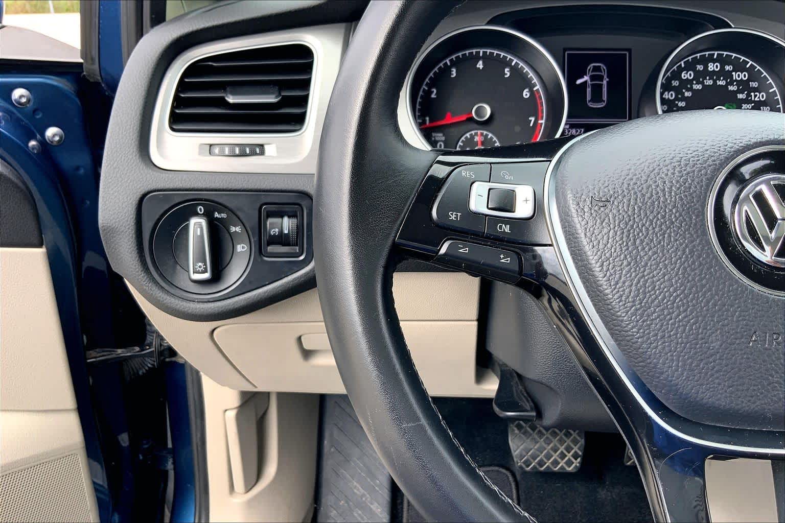 2017 Volkswagen Golf photo 23 of 36