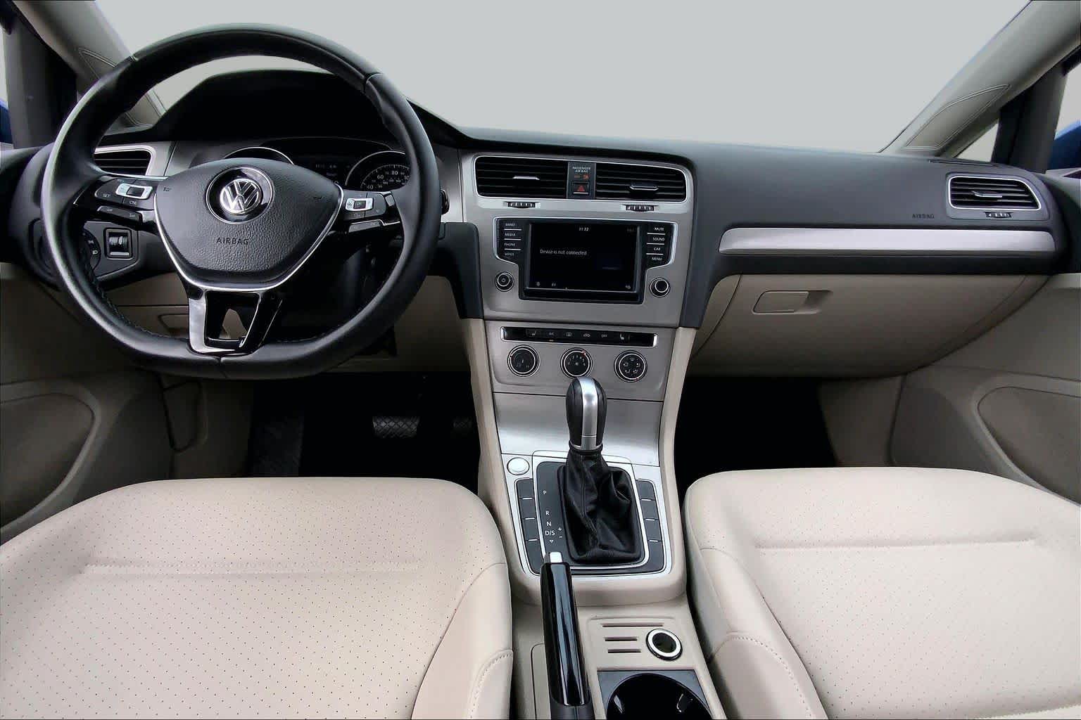 2017 Volkswagen Golf photo 15 of 36