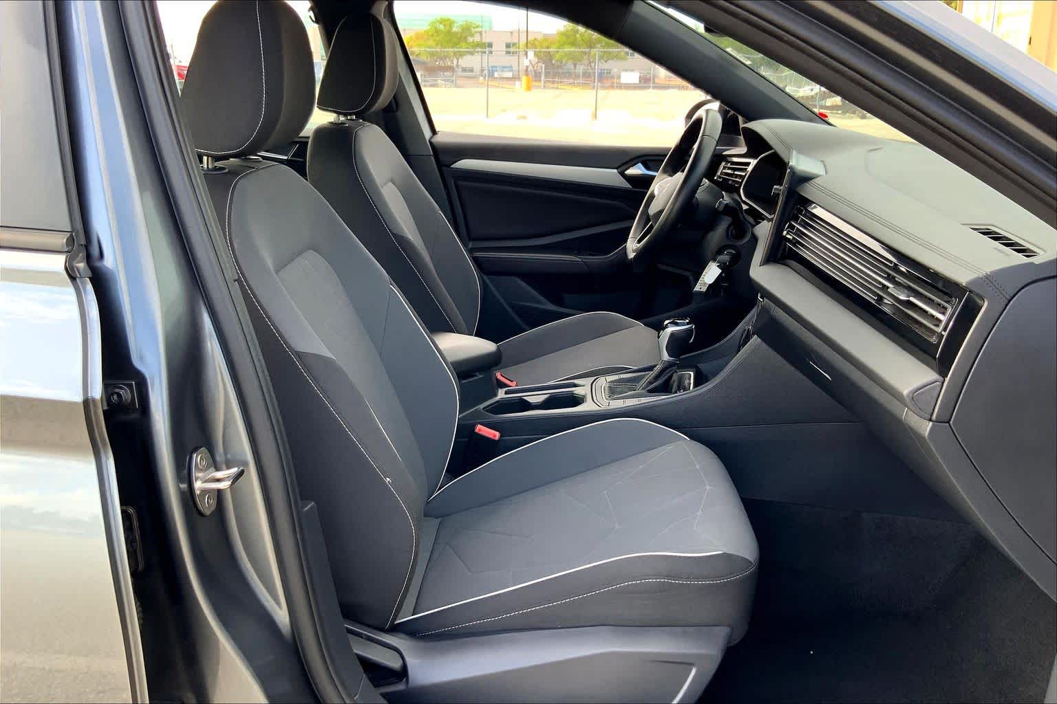 2025 Volkswagen Jetta Sport - 8