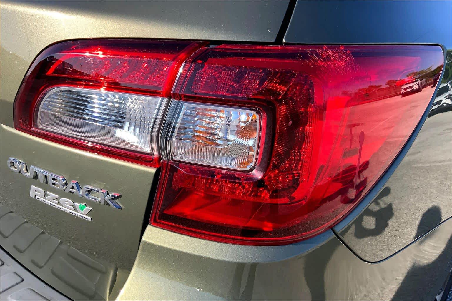 2017 Subaru Outback photo 10 of 35