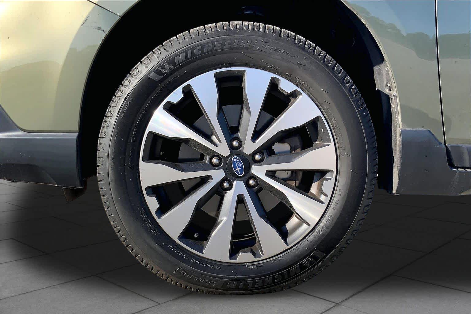 2017 Subaru Outback photo 11 of 35