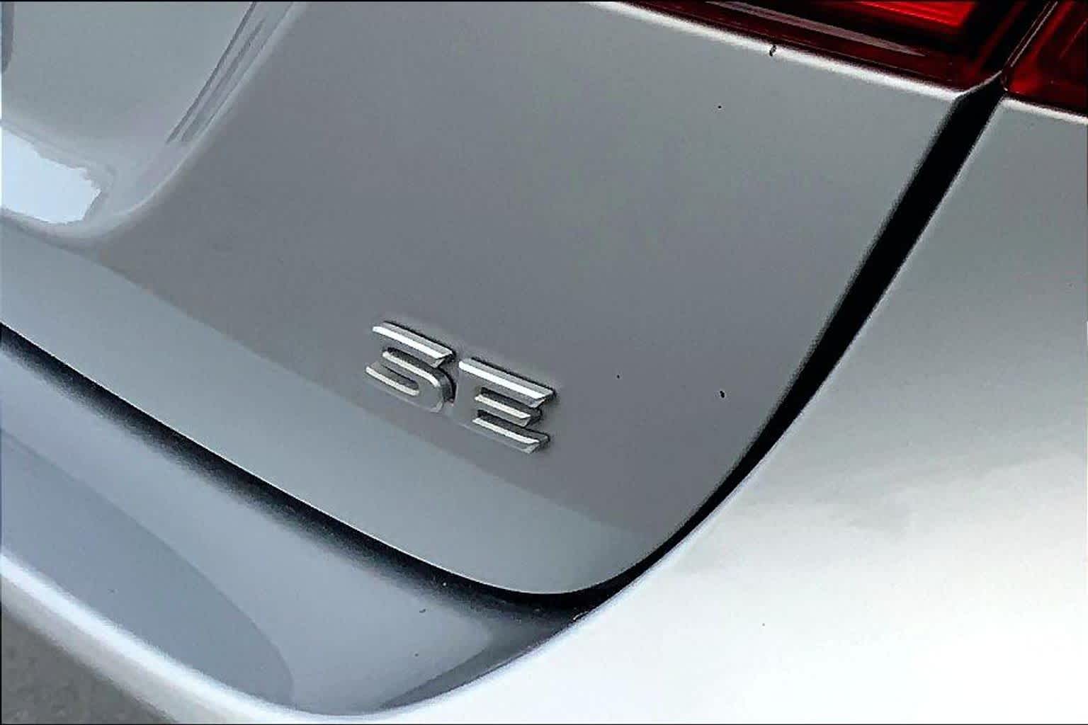 2018 Toyota Camry SE Celestial Silver Metallic at Group 1 Toyota Southwest