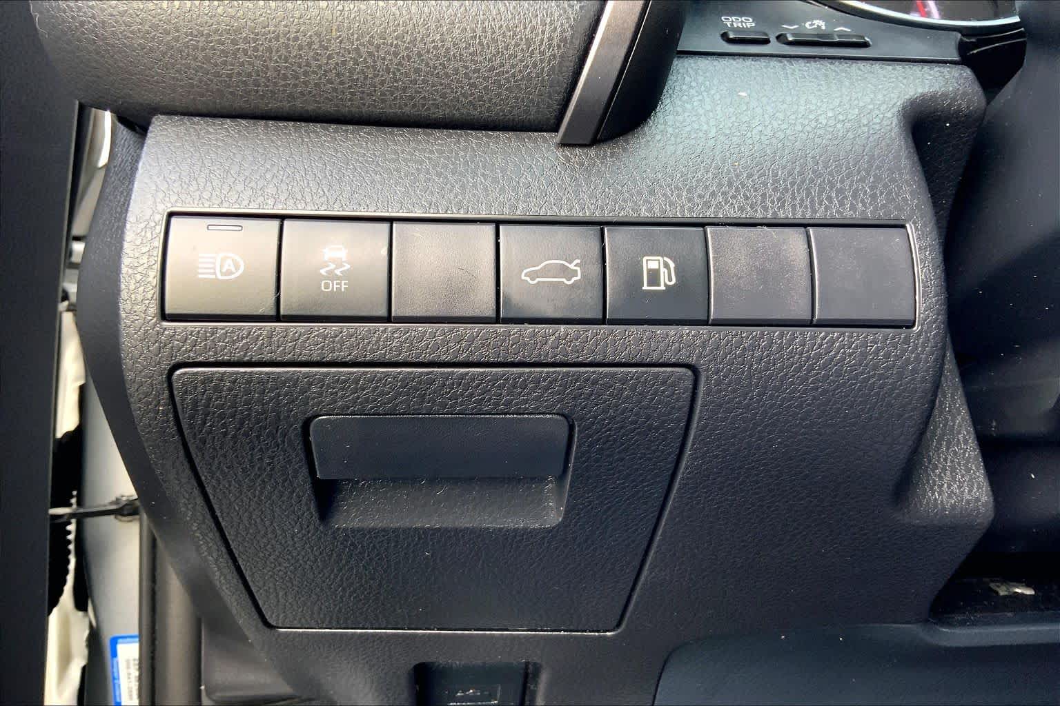 2018 Toyota Camry SE Celestial Silver Metallic at Group 1 Toyota Southwest