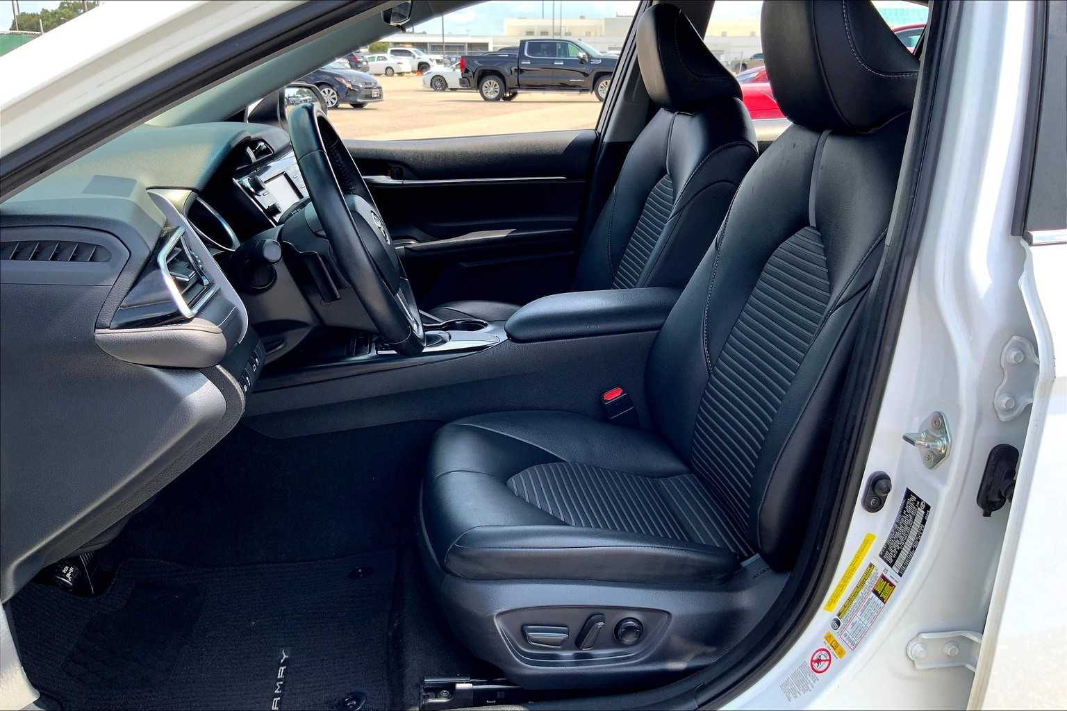 2018 Toyota Camry SE Super White at AutoNation USA Katy
