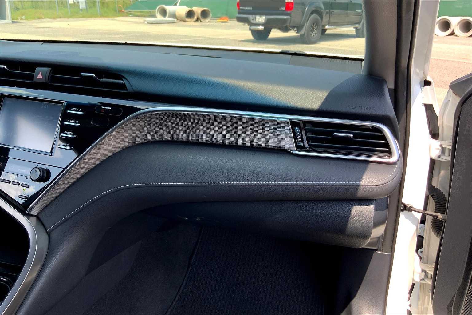 2018 Toyota Camry SE Super White at AutoNation USA Katy