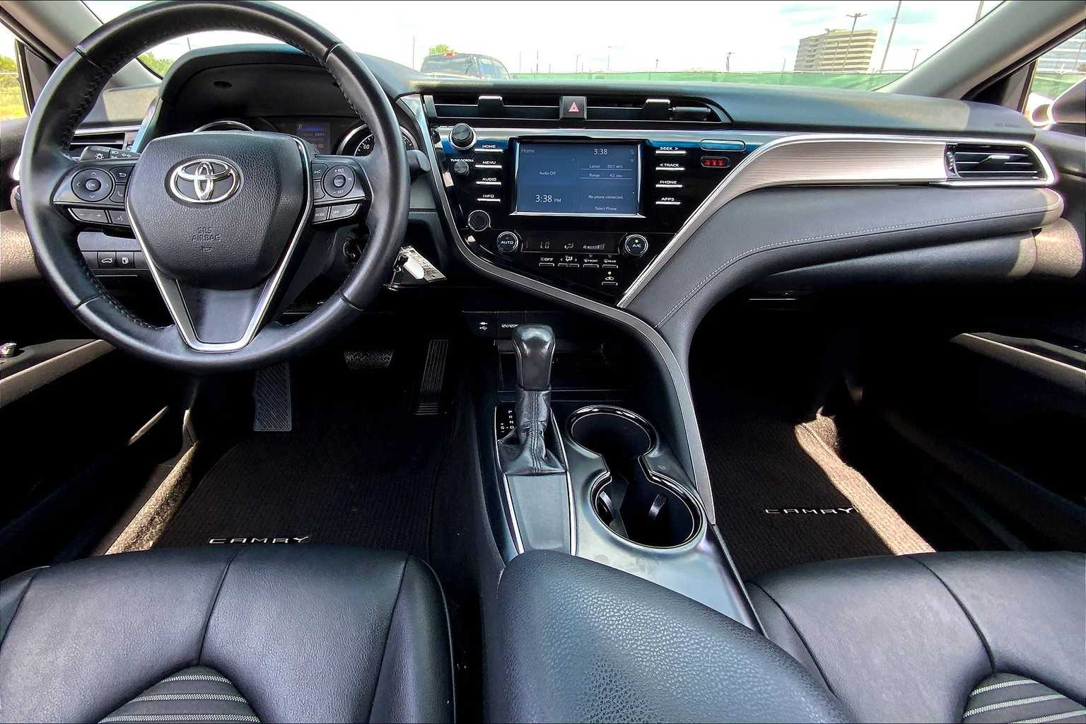 2018 Toyota Camry SE Super White at AutoNation USA Katy