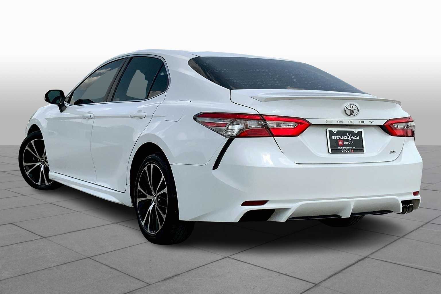 2018 Toyota Camry SE Super White at AutoNation USA Katy