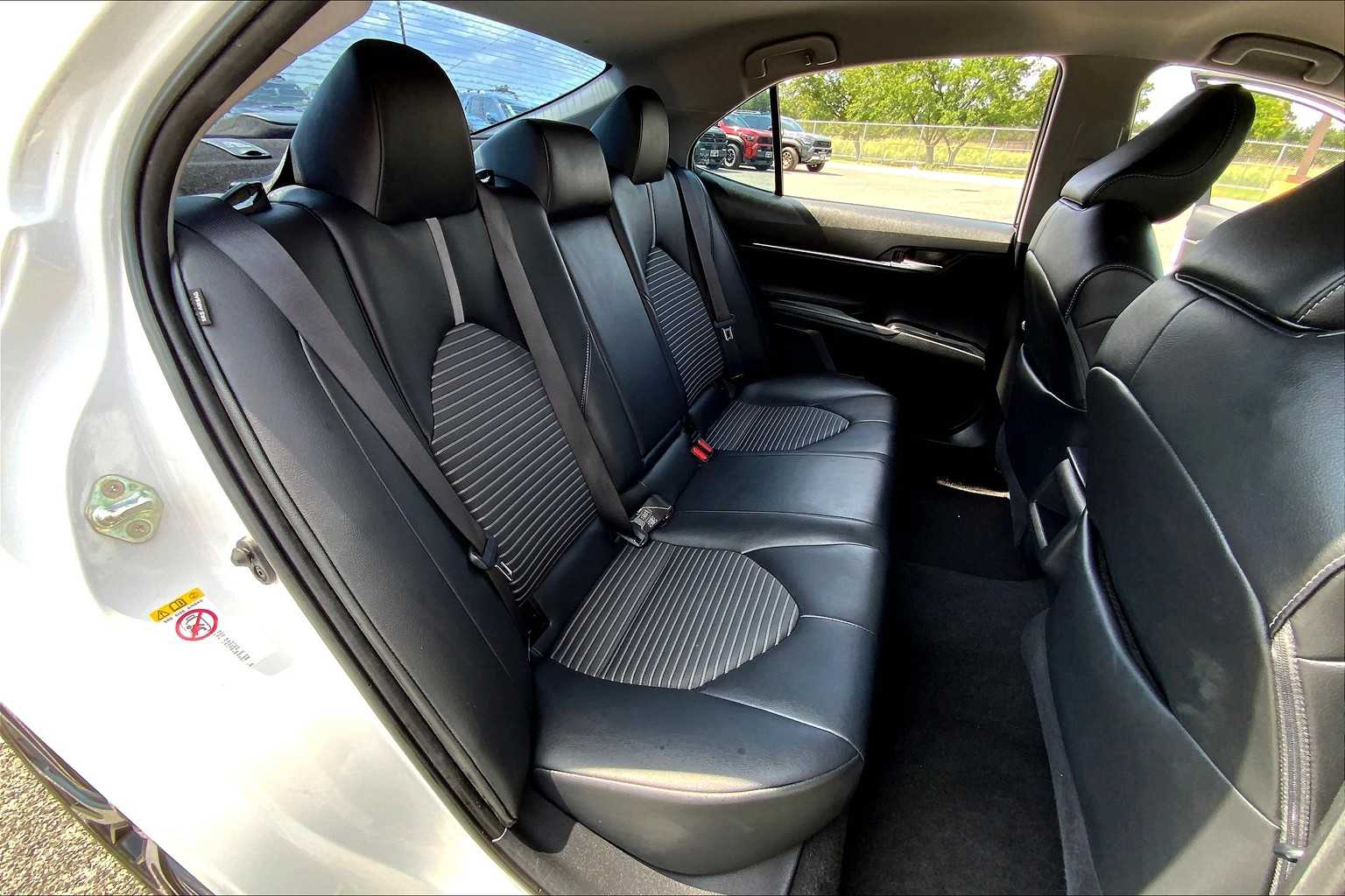 2018 Toyota Camry SE Super White at AutoNation USA Katy