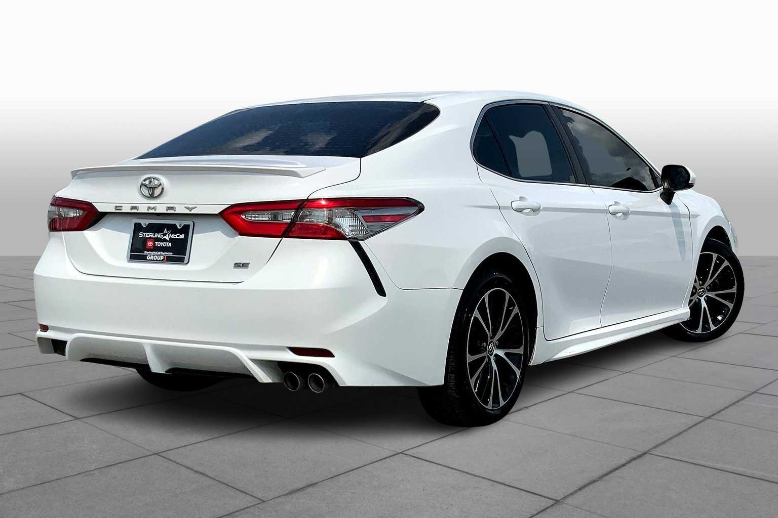 2018 Toyota Camry SE Super White at AutoNation USA Katy
