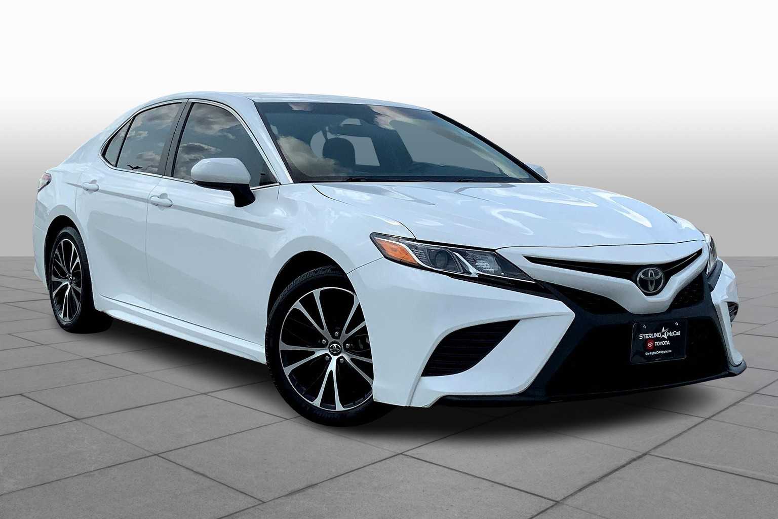 2018 Toyota Camry SE Super White at AutoNation USA Katy