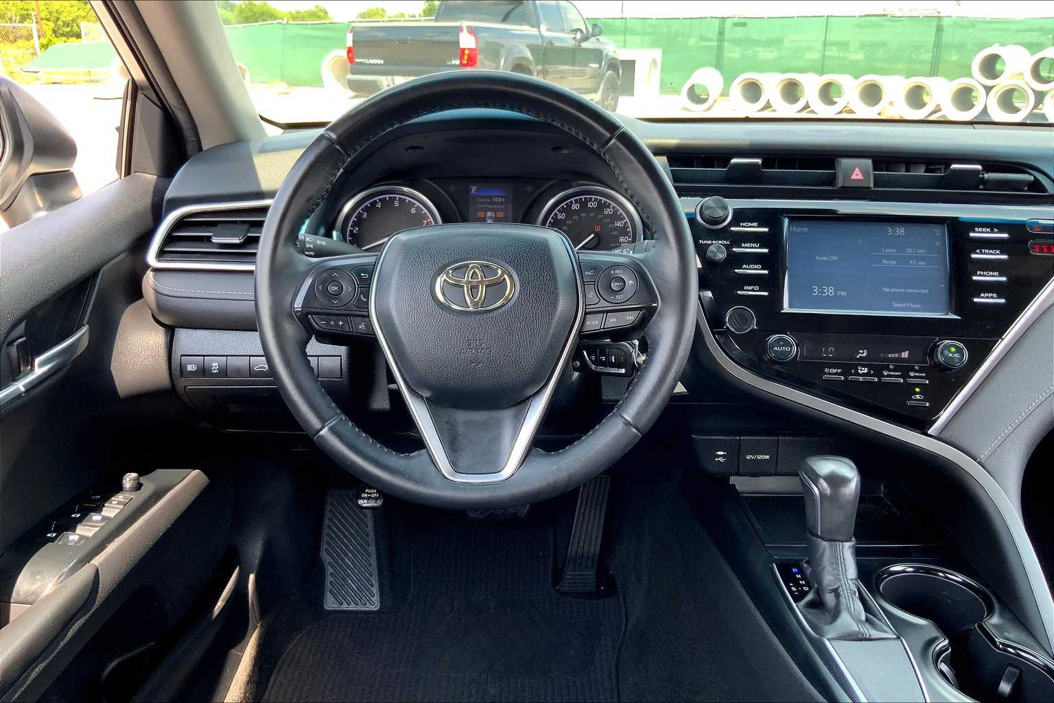 2018 Toyota Camry SE Super White at AutoNation USA Katy