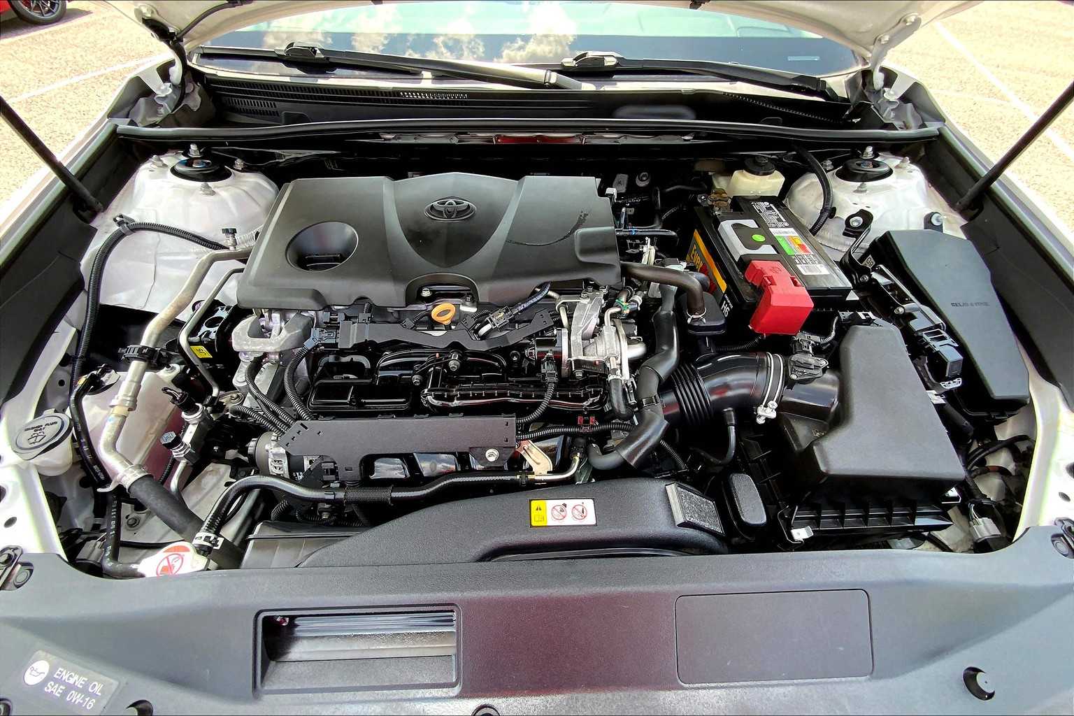 2018 Toyota Camry SE Super White at AutoNation USA Katy