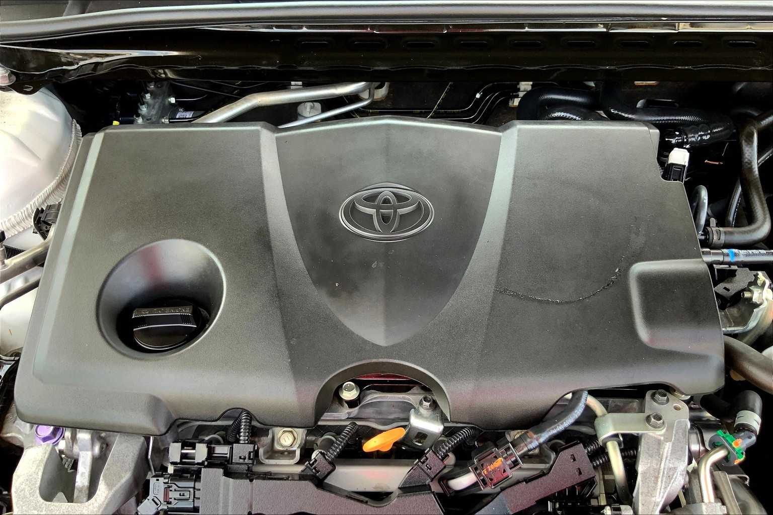 2018 Toyota Camry SE Super White at AutoNation USA Katy
