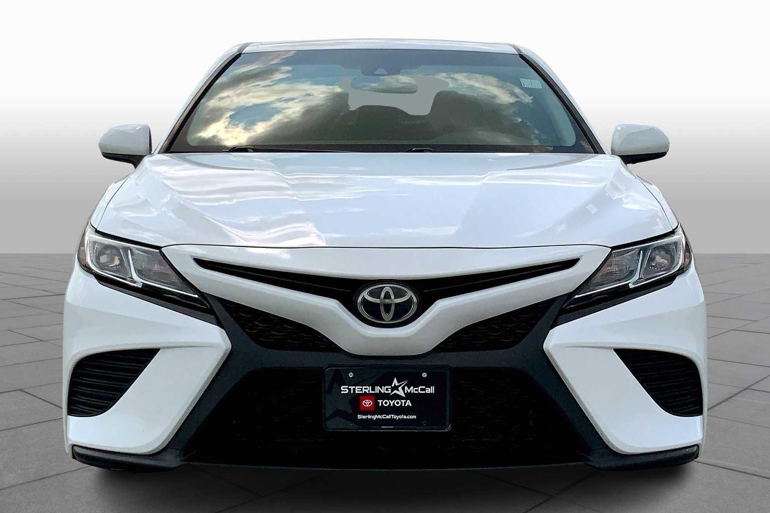 2018 Toyota Camry SE Super White at AutoNation USA Katy