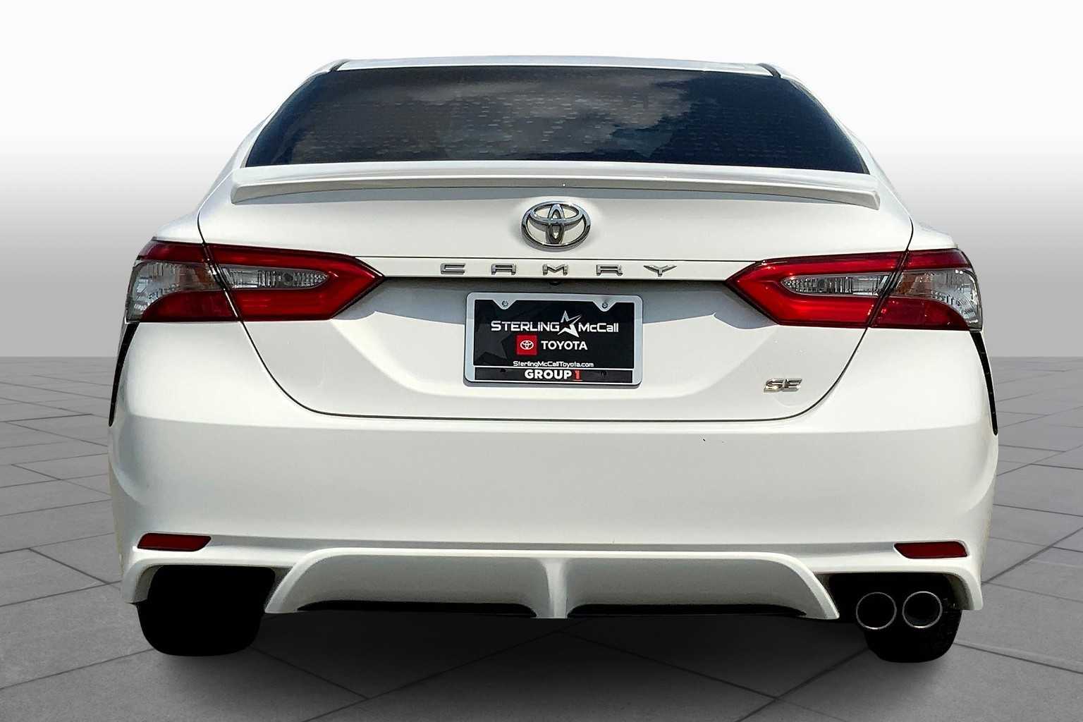 2018 Toyota Camry SE Super White at AutoNation USA Katy