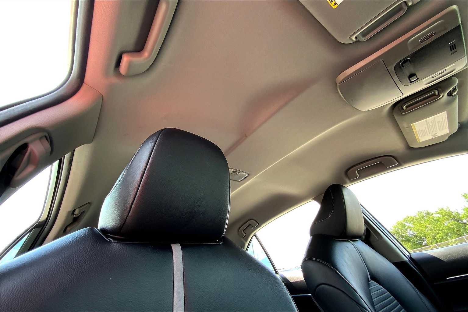 2018 Toyota Camry SE Super White at AutoNation USA Katy