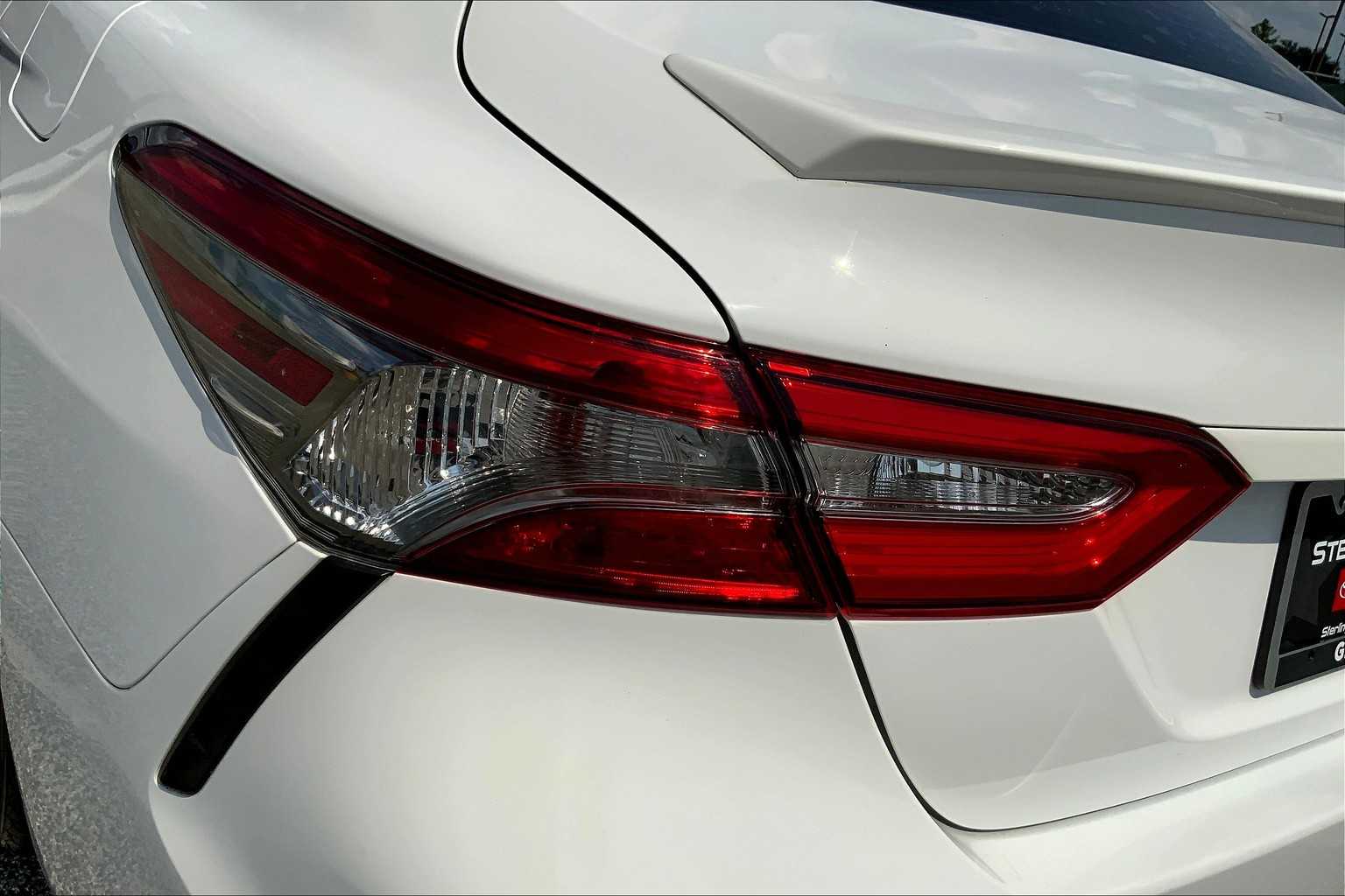 2018 Toyota Camry SE Super White at AutoNation USA Katy