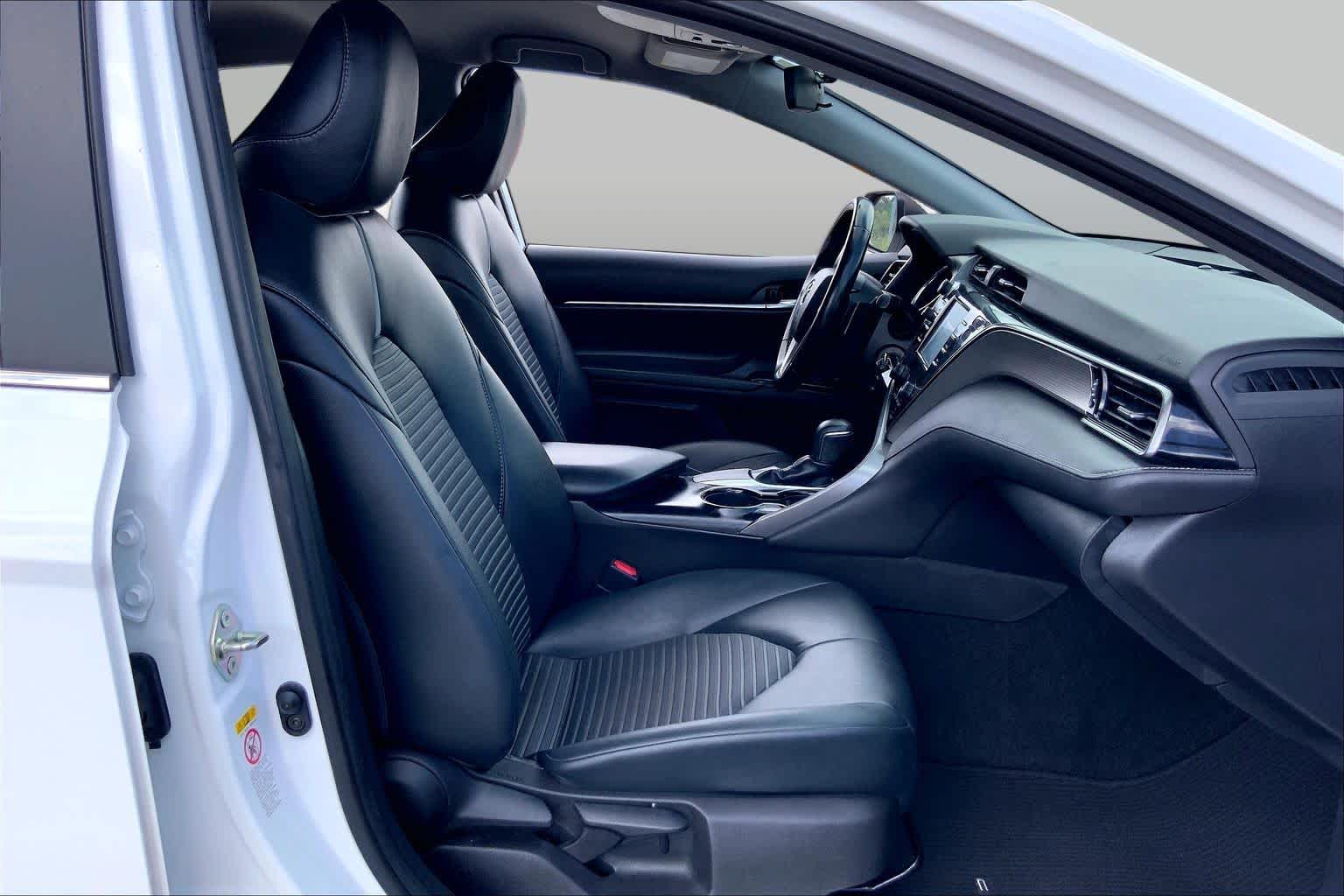 2019 Toyota Camry SE Super White at Beck & Masten Kia
