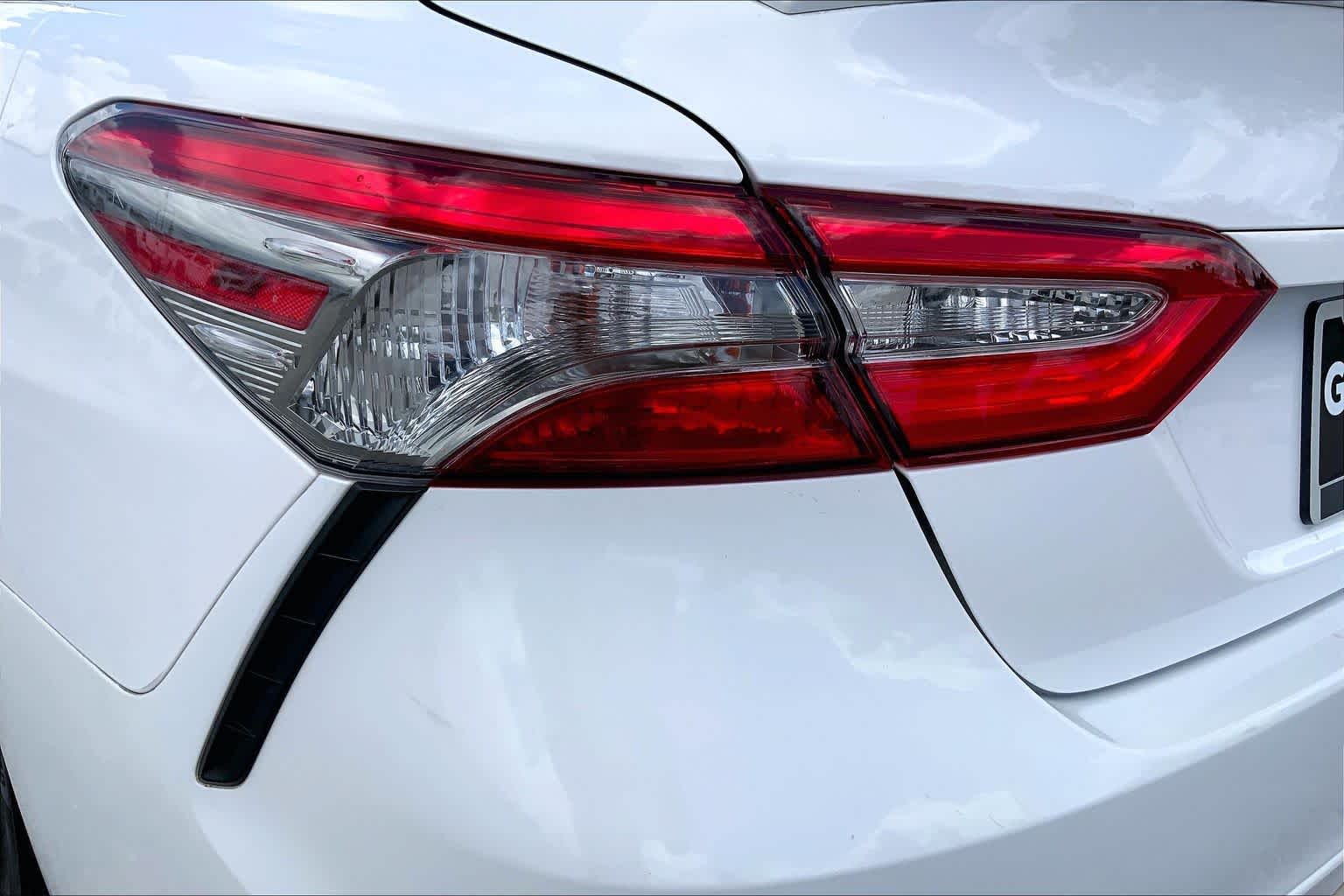 2019 Toyota Camry SE Super White at Beck & Masten Kia