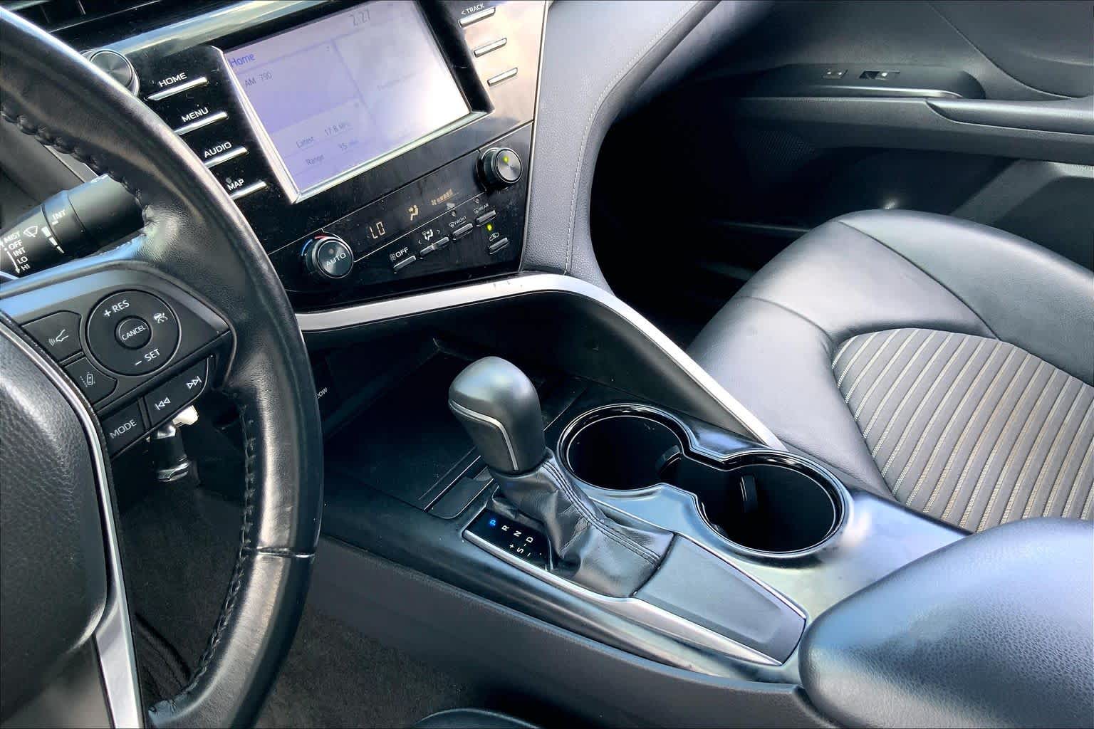2019 Toyota Camry SE Super White at Beck & Masten Kia
