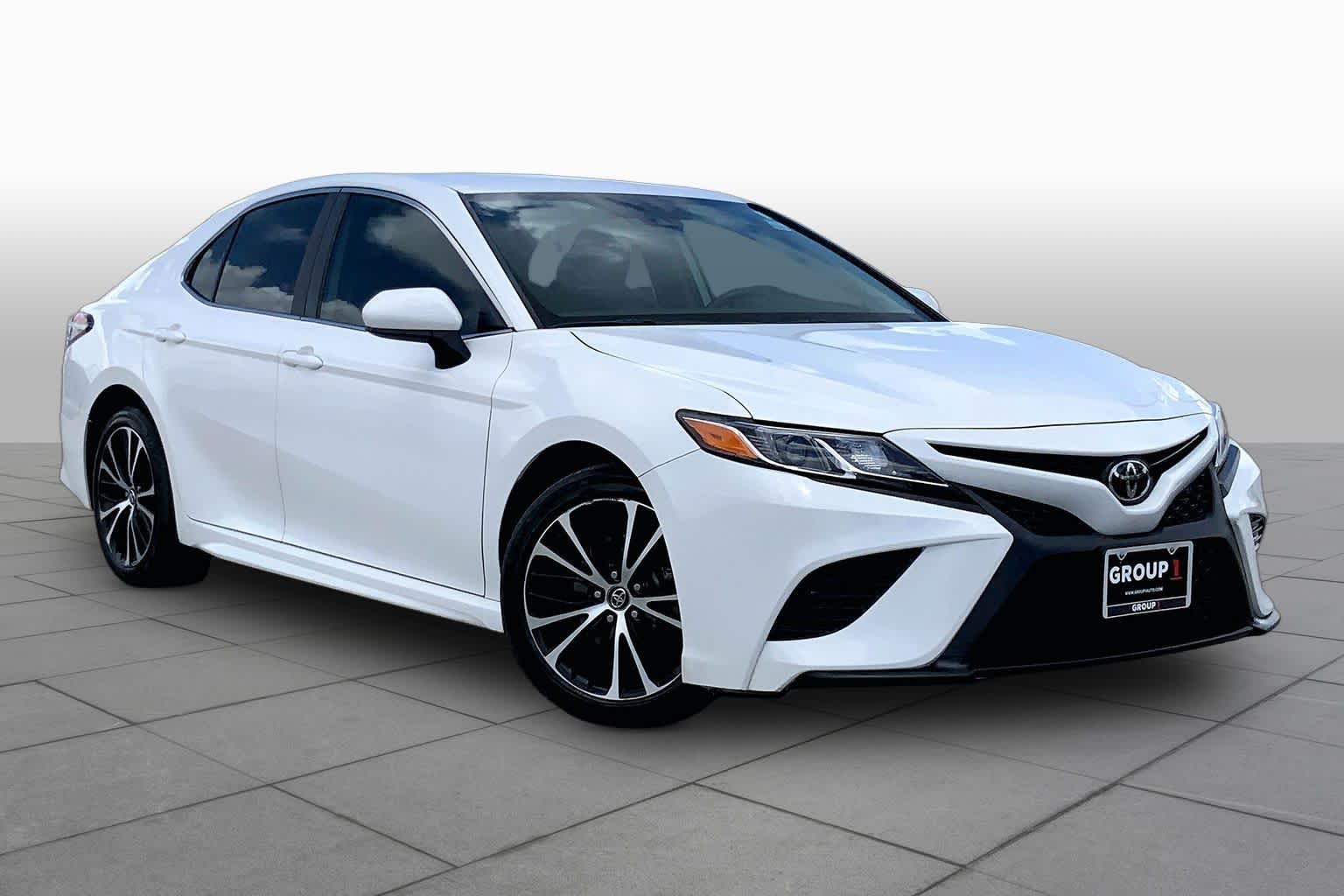 2019 Toyota Camry SE Super White at Beck & Masten Kia