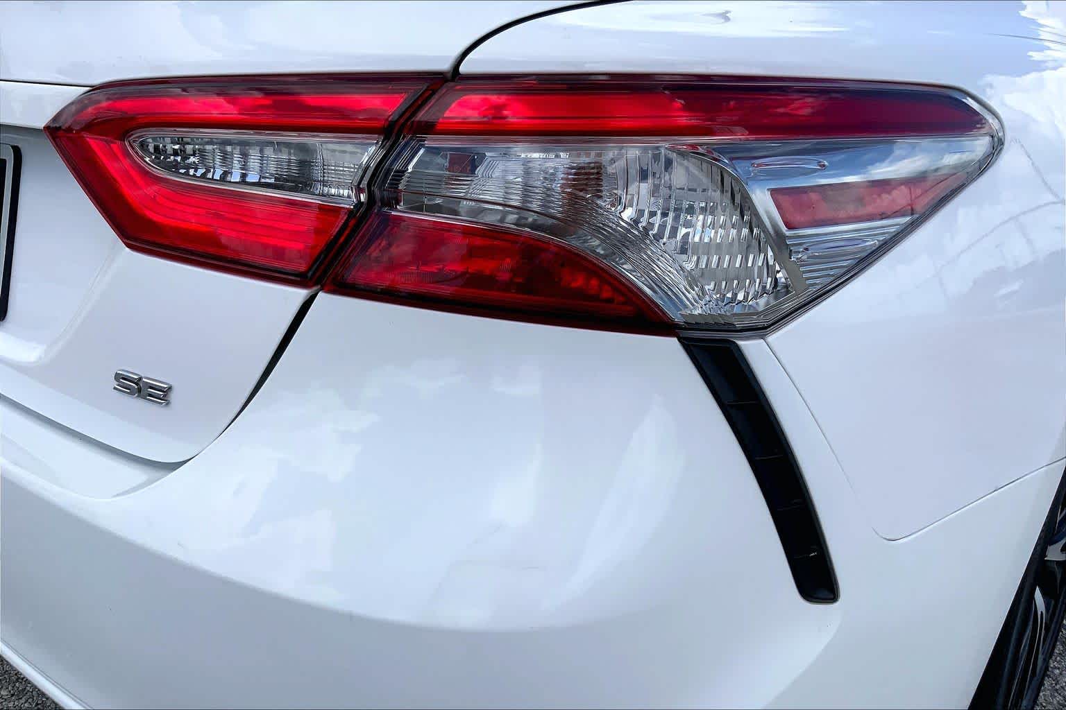 2019 Toyota Camry SE Super White at Beck & Masten Kia