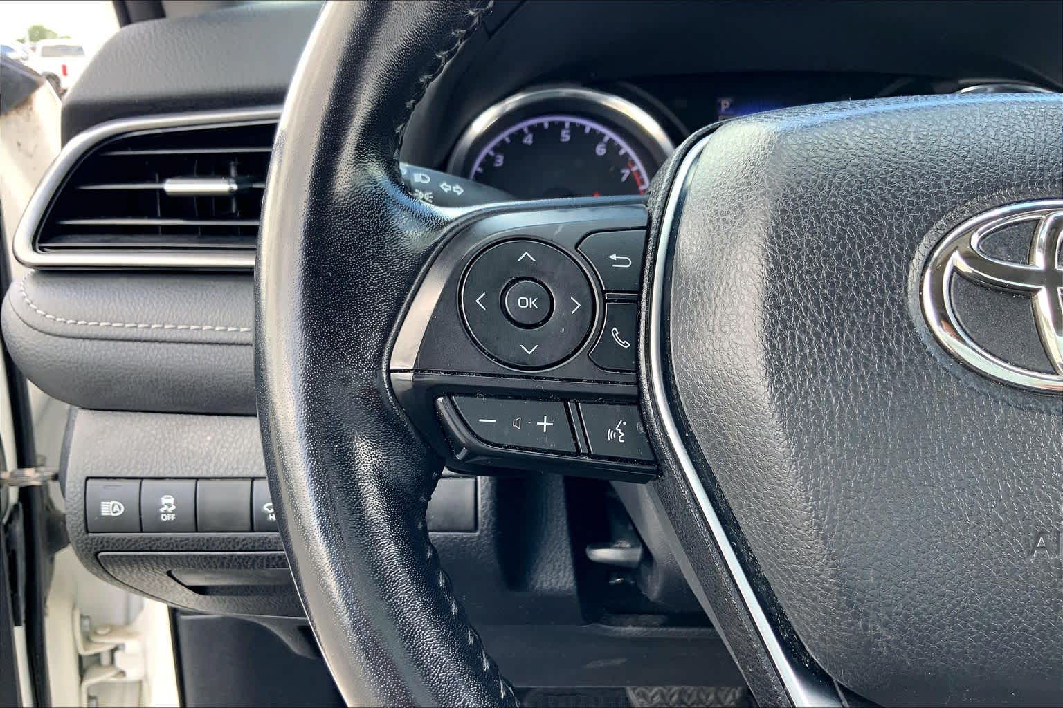 2019 Toyota Camry SE Super White at Beck & Masten Kia