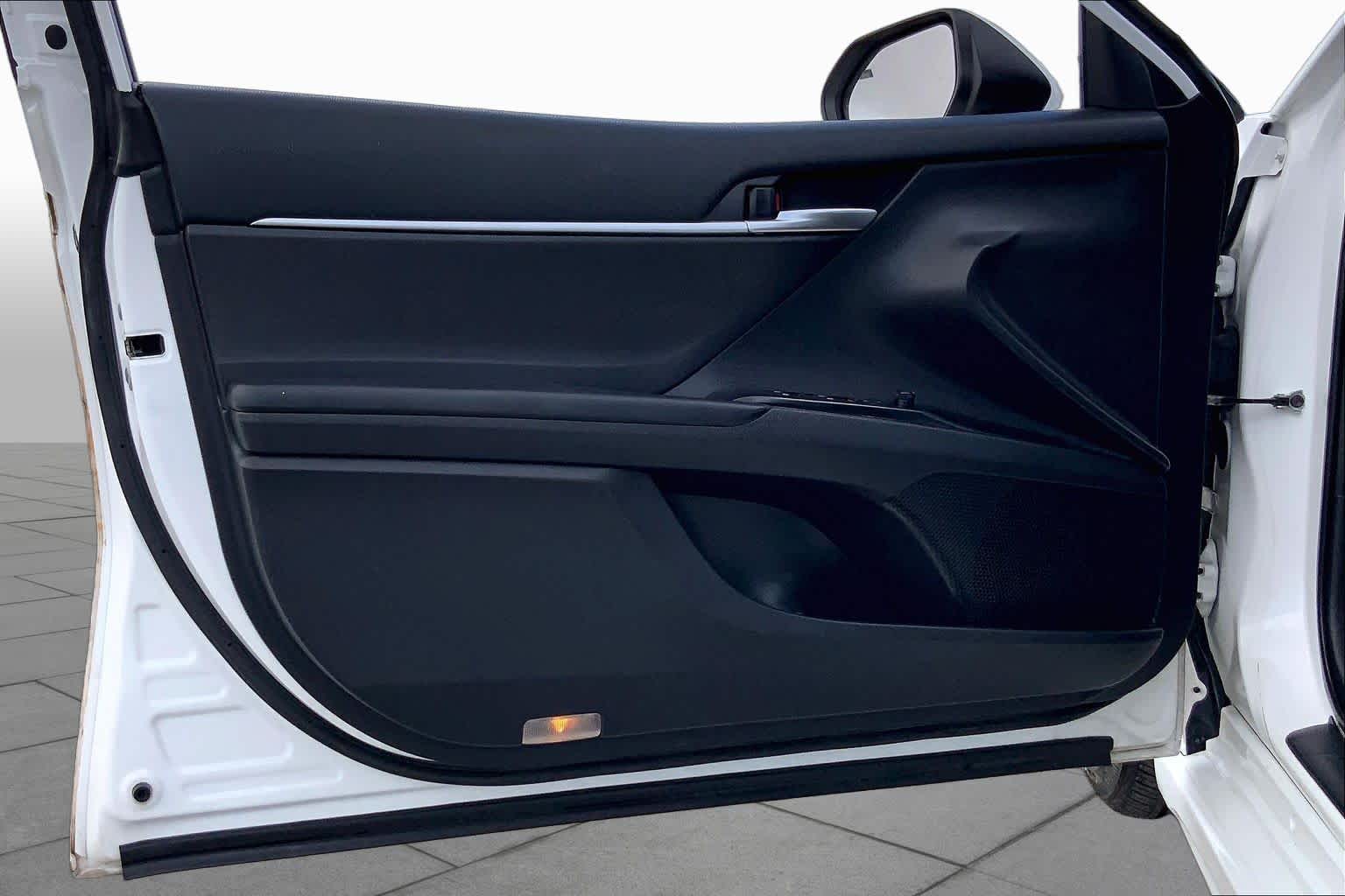 2019 Toyota Camry SE Super White at Beck & Masten Kia
