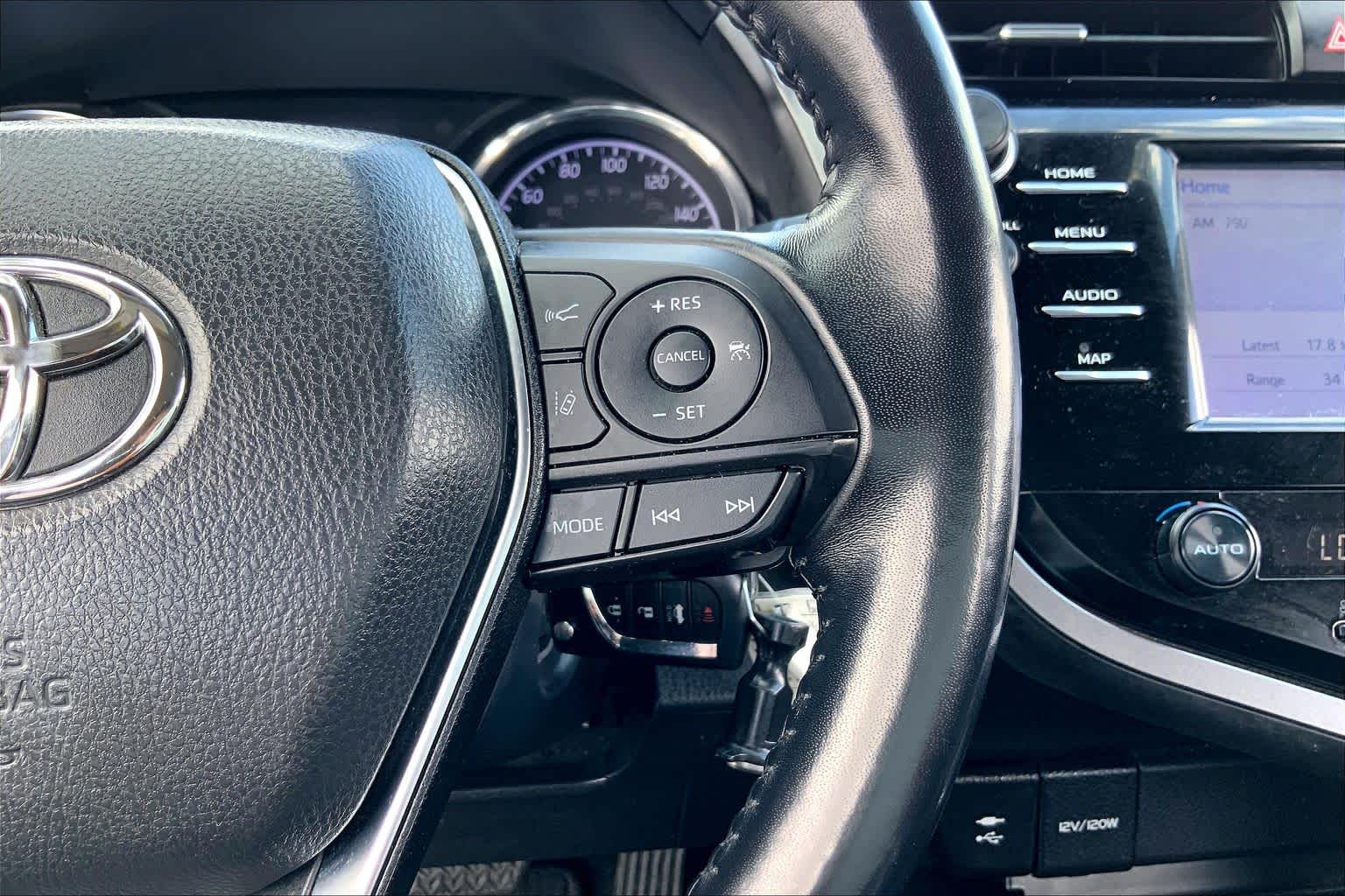 2019 Toyota Camry SE Super White at Beck & Masten Kia