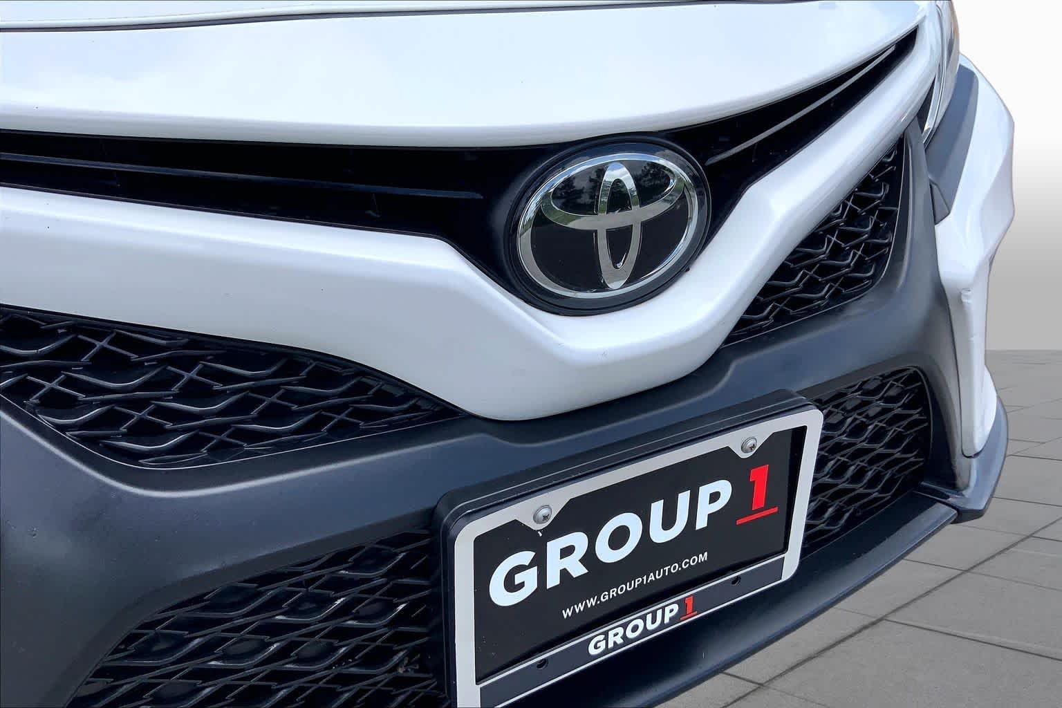 2019 Toyota Camry SE Super White at Beck & Masten Kia