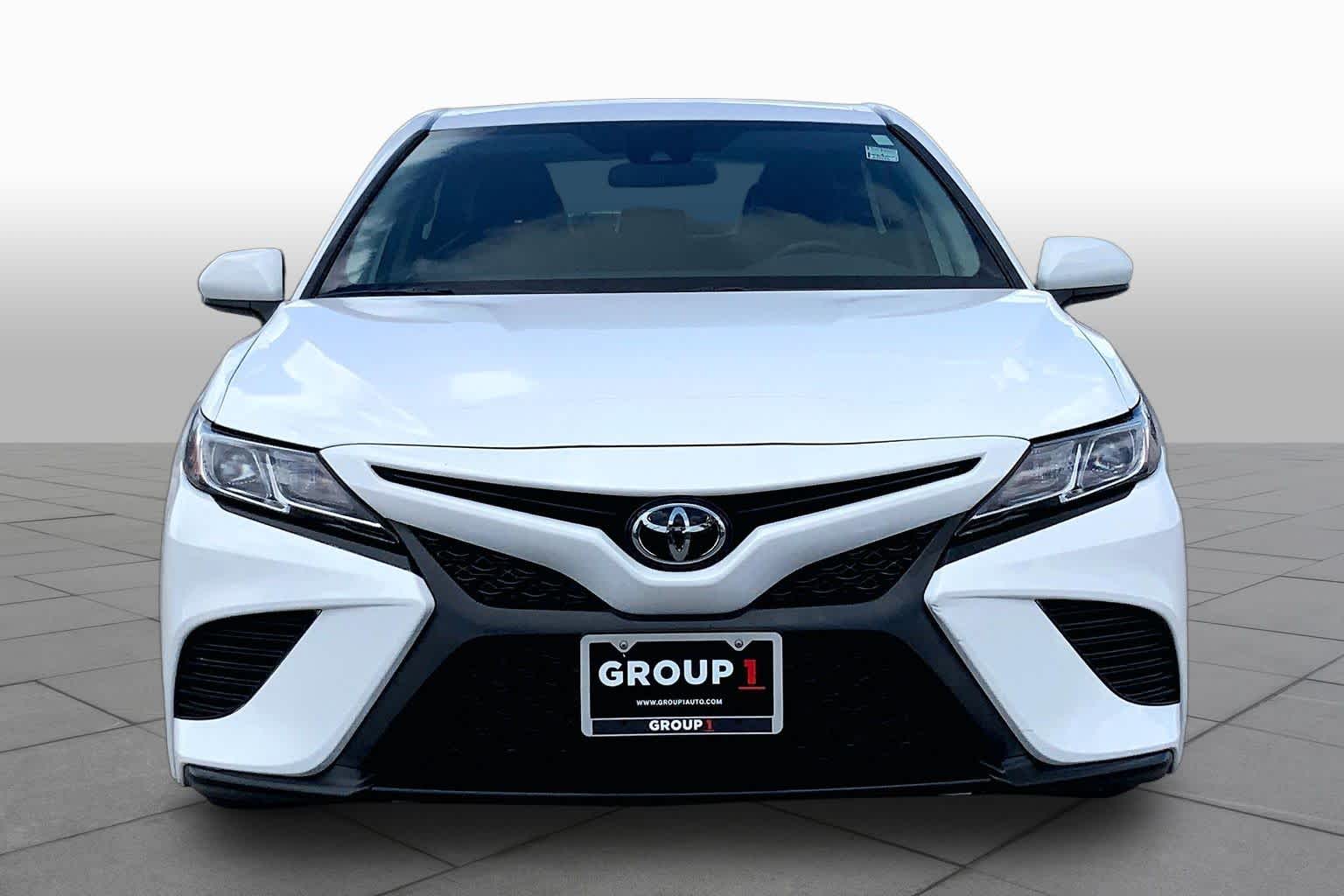 2019 Toyota Camry SE Super White at Beck & Masten Kia