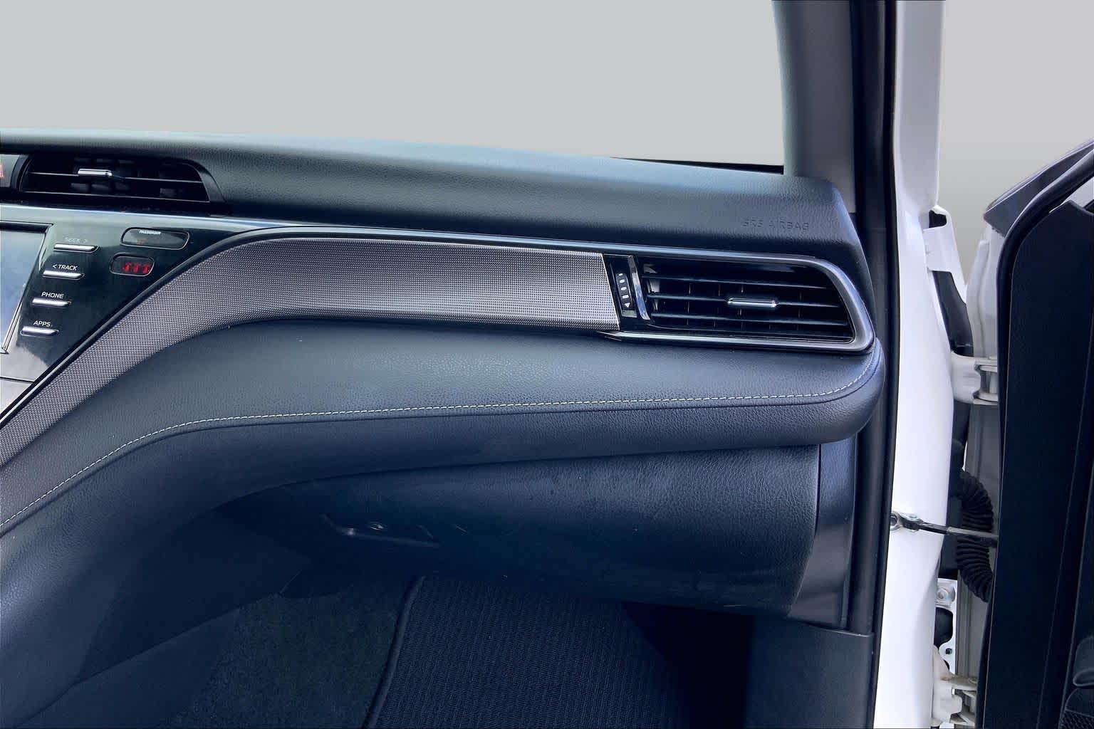 2019 Toyota Camry SE Super White at Beck & Masten Kia