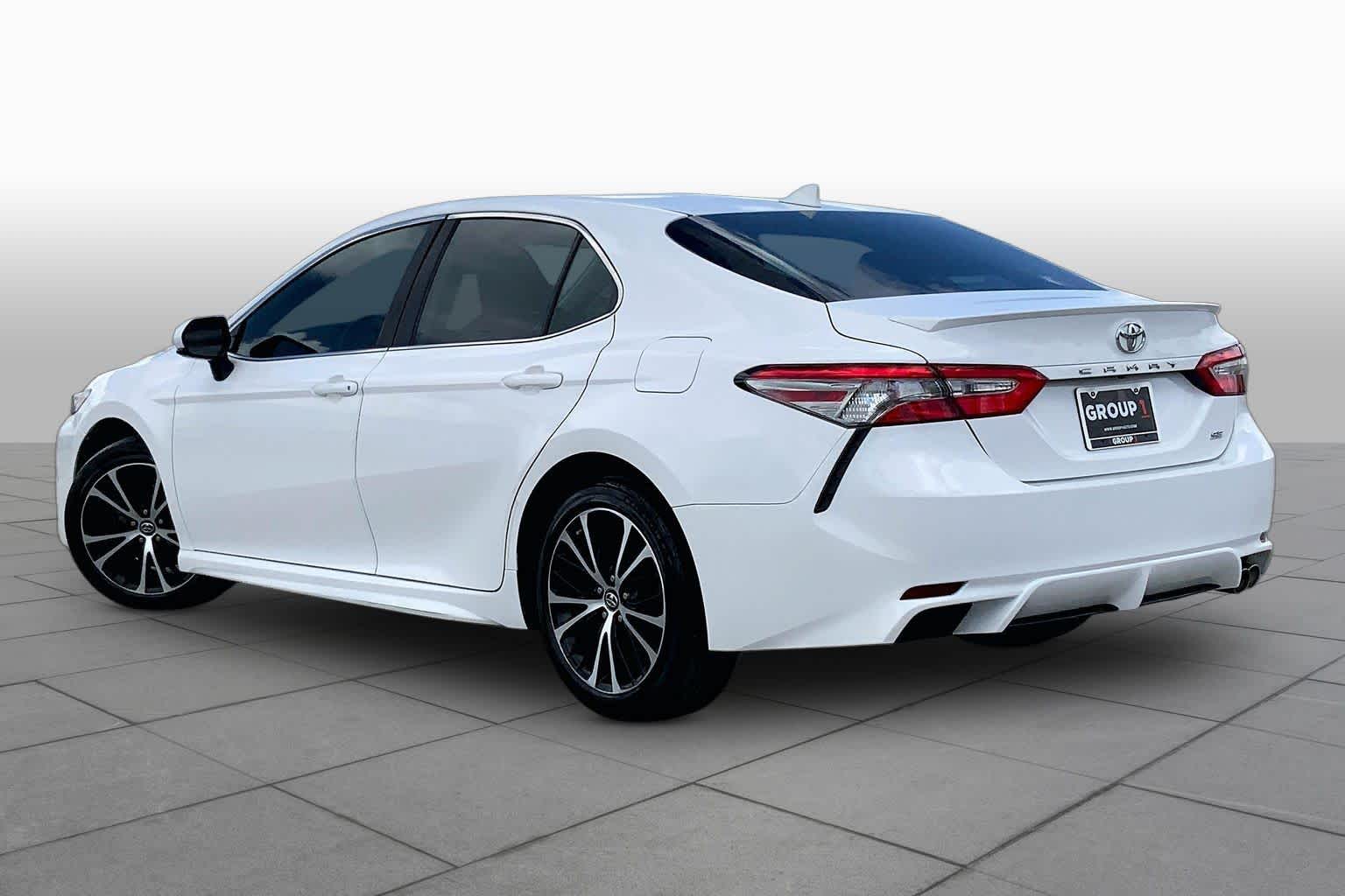 2019 Toyota Camry SE Super White at Beck & Masten Kia