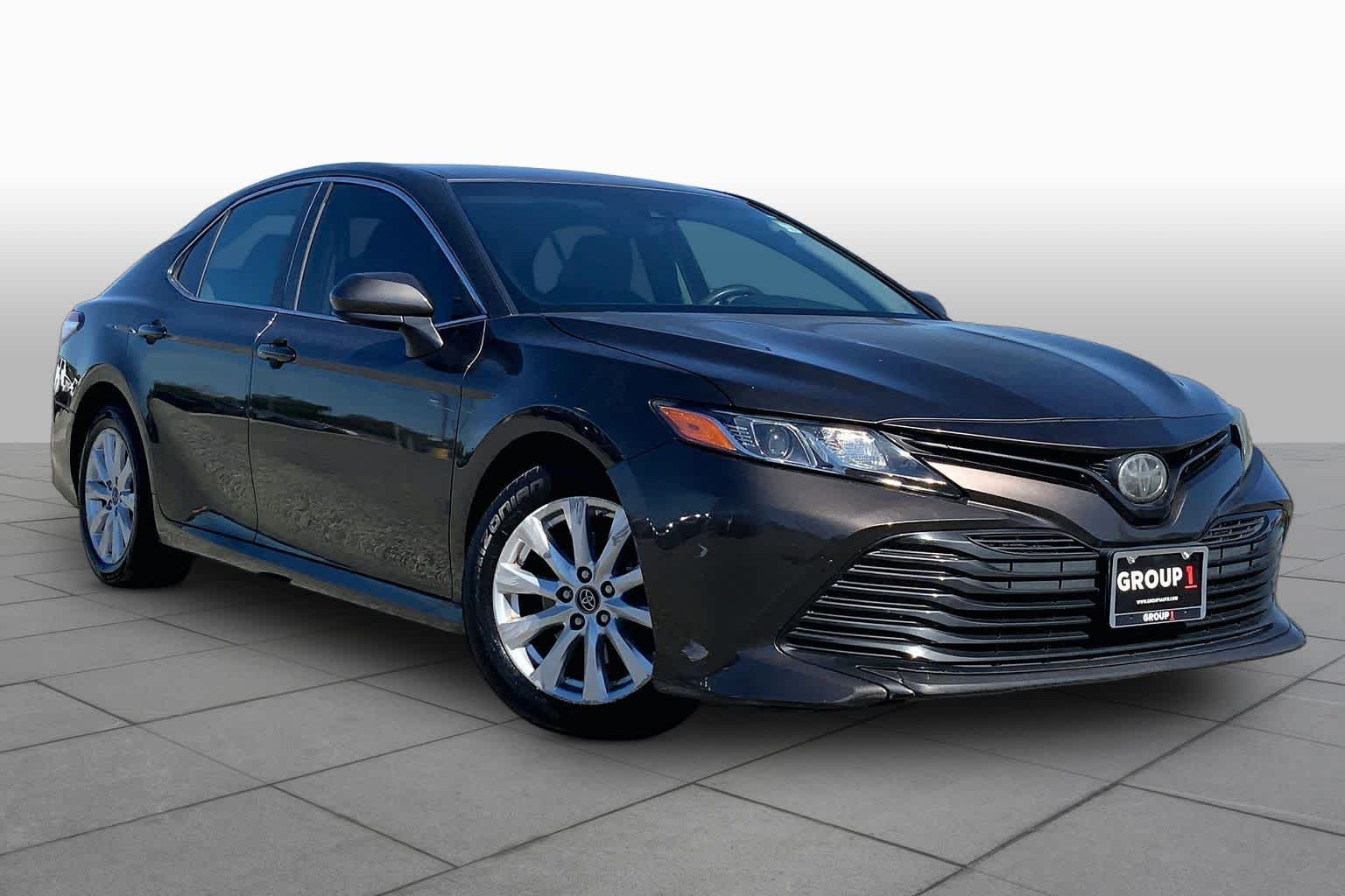 2018 Toyota Camry photo 3 of 36
