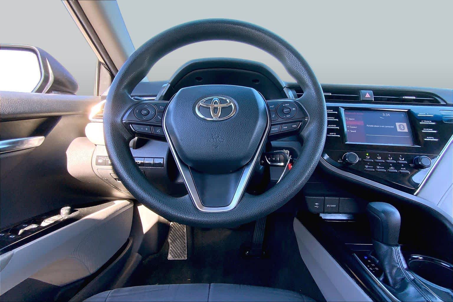 2018 Toyota Camry photo 6 of 36