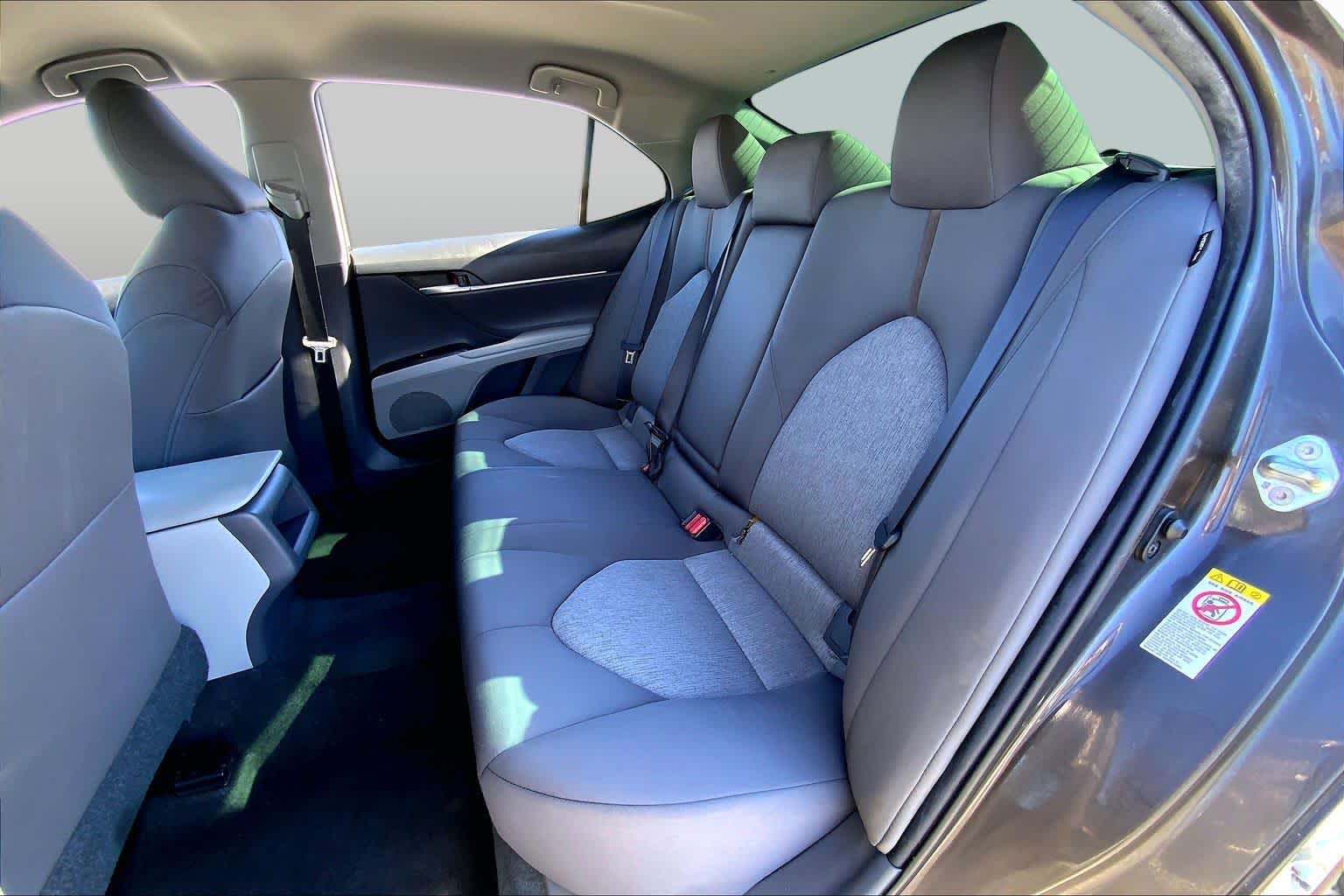 2018 Toyota Camry photo 20 of 36