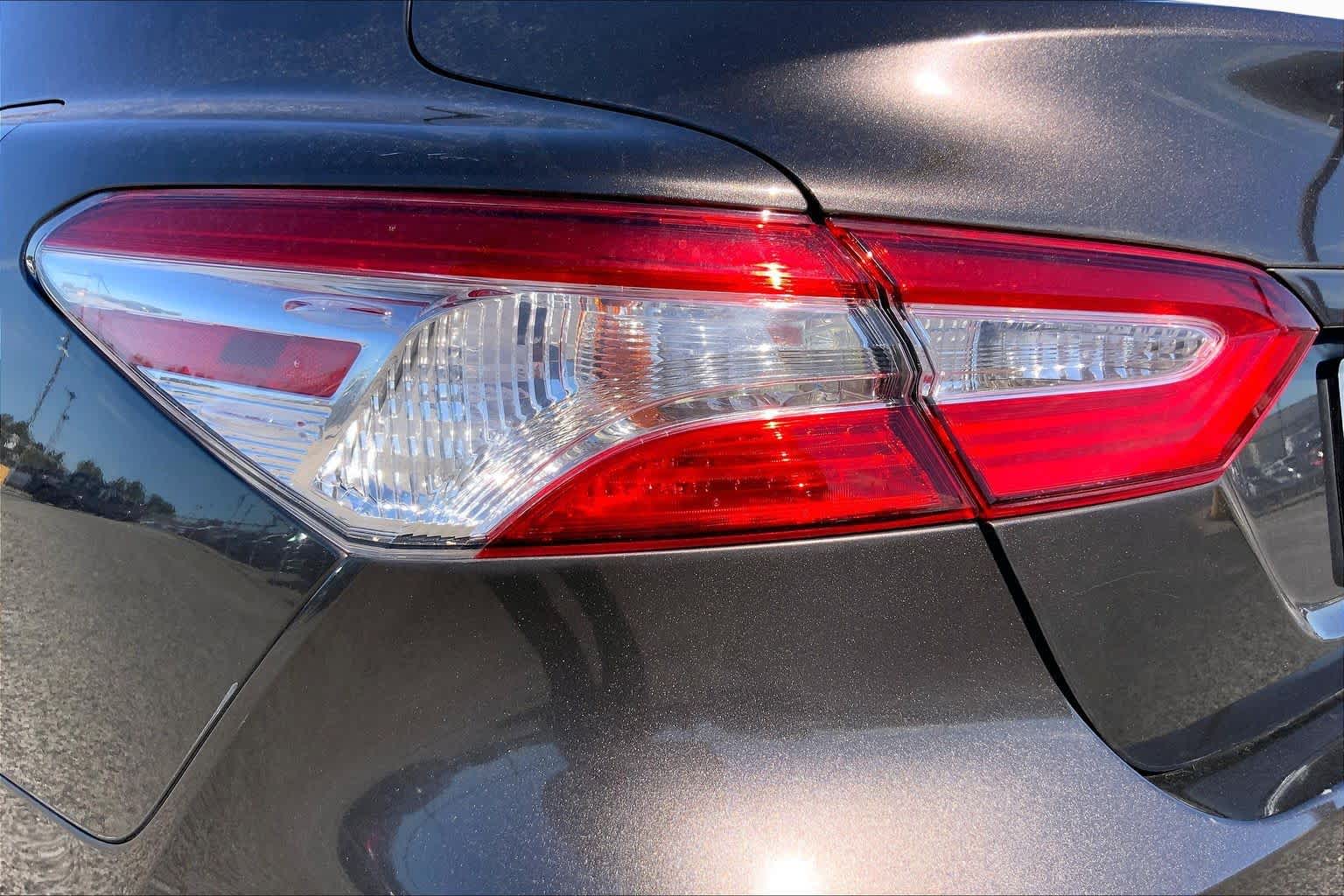 2018 Toyota Camry photo 28 of 36