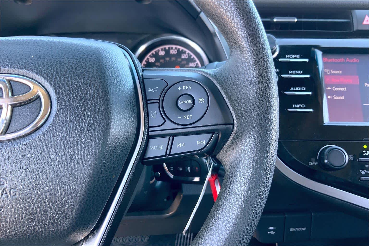 2018 Toyota Camry photo 24 of 36