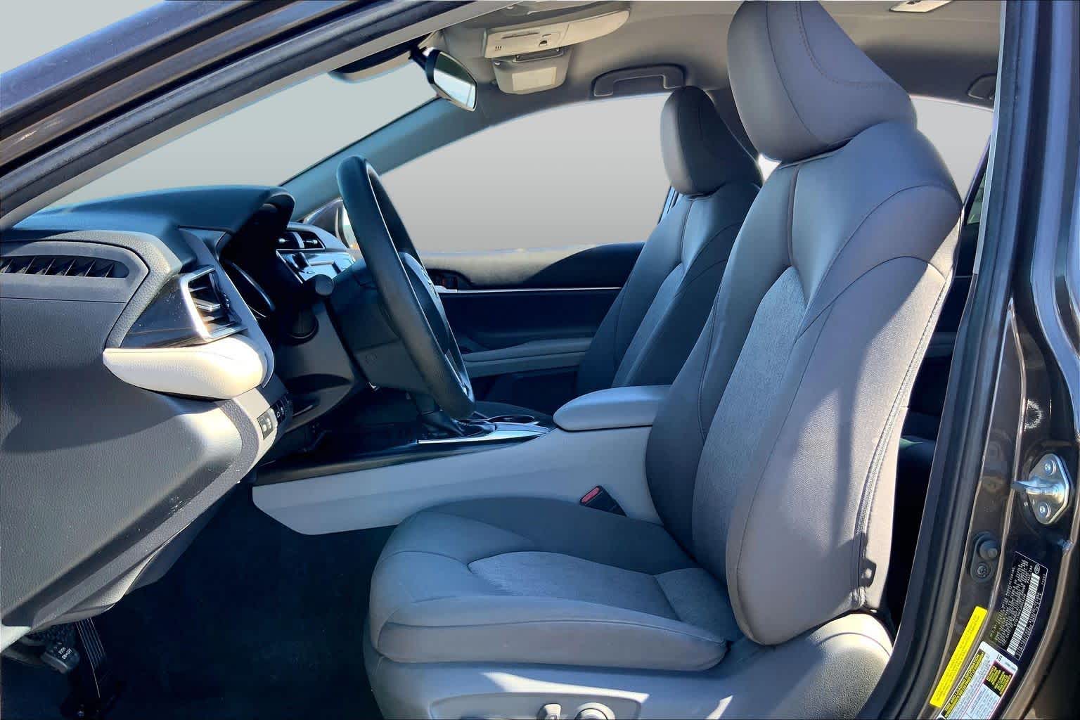 2018 Toyota Camry photo 8 of 36