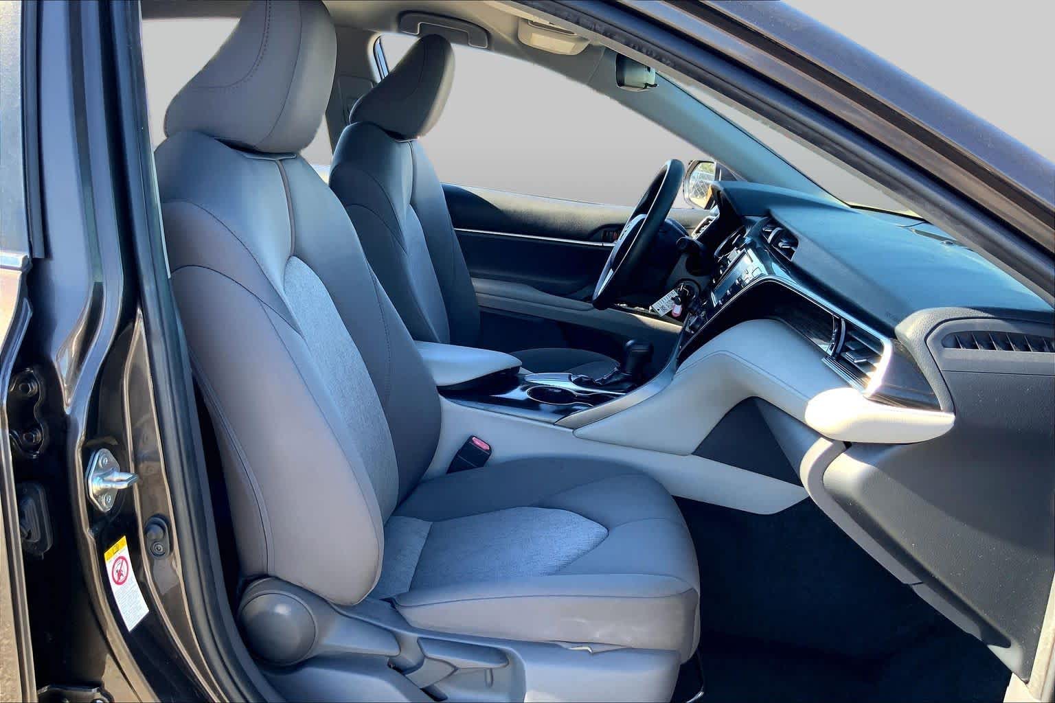 2018 Toyota Camry photo 9 of 36