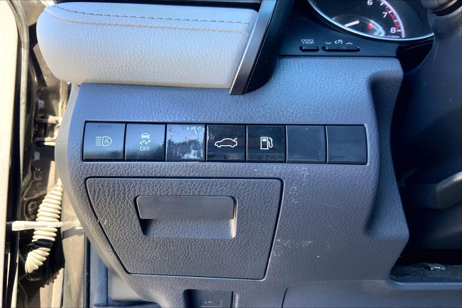 2018 Toyota Camry photo 33 of 36
