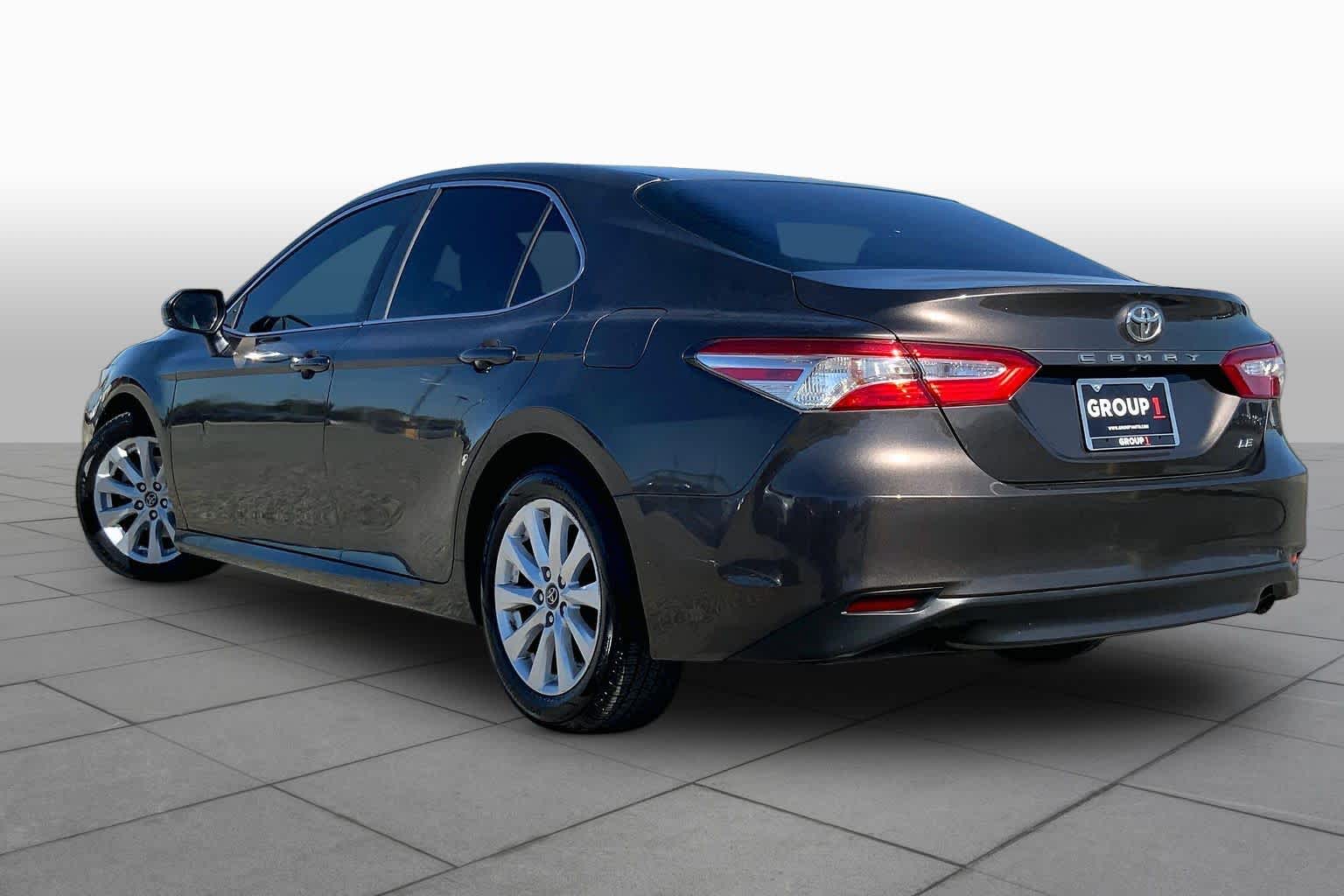2018 Toyota Camry photo 12 of 36
