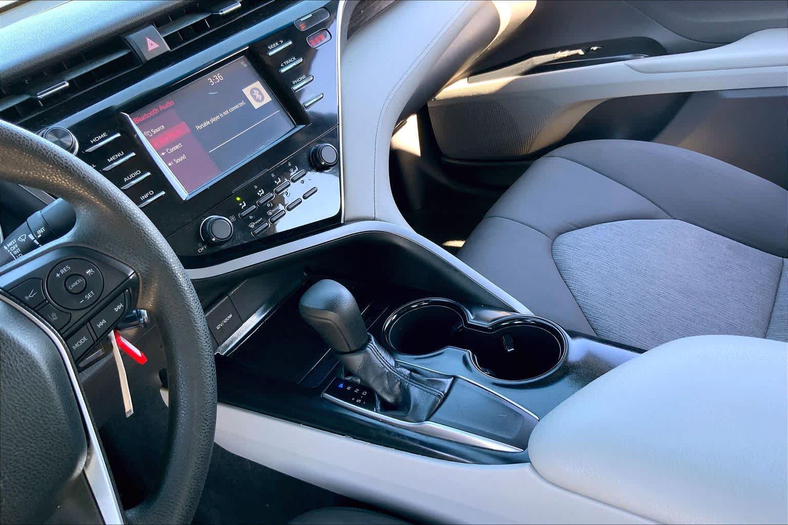 2018 Toyota Camry photo 16 of 36