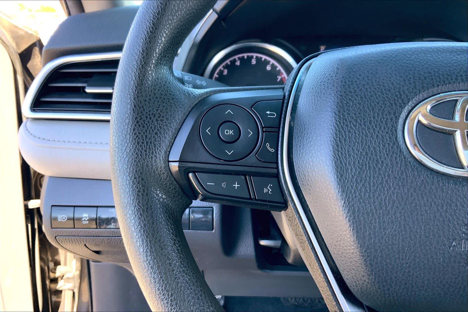 2018 Toyota Camry photo 23 of 36