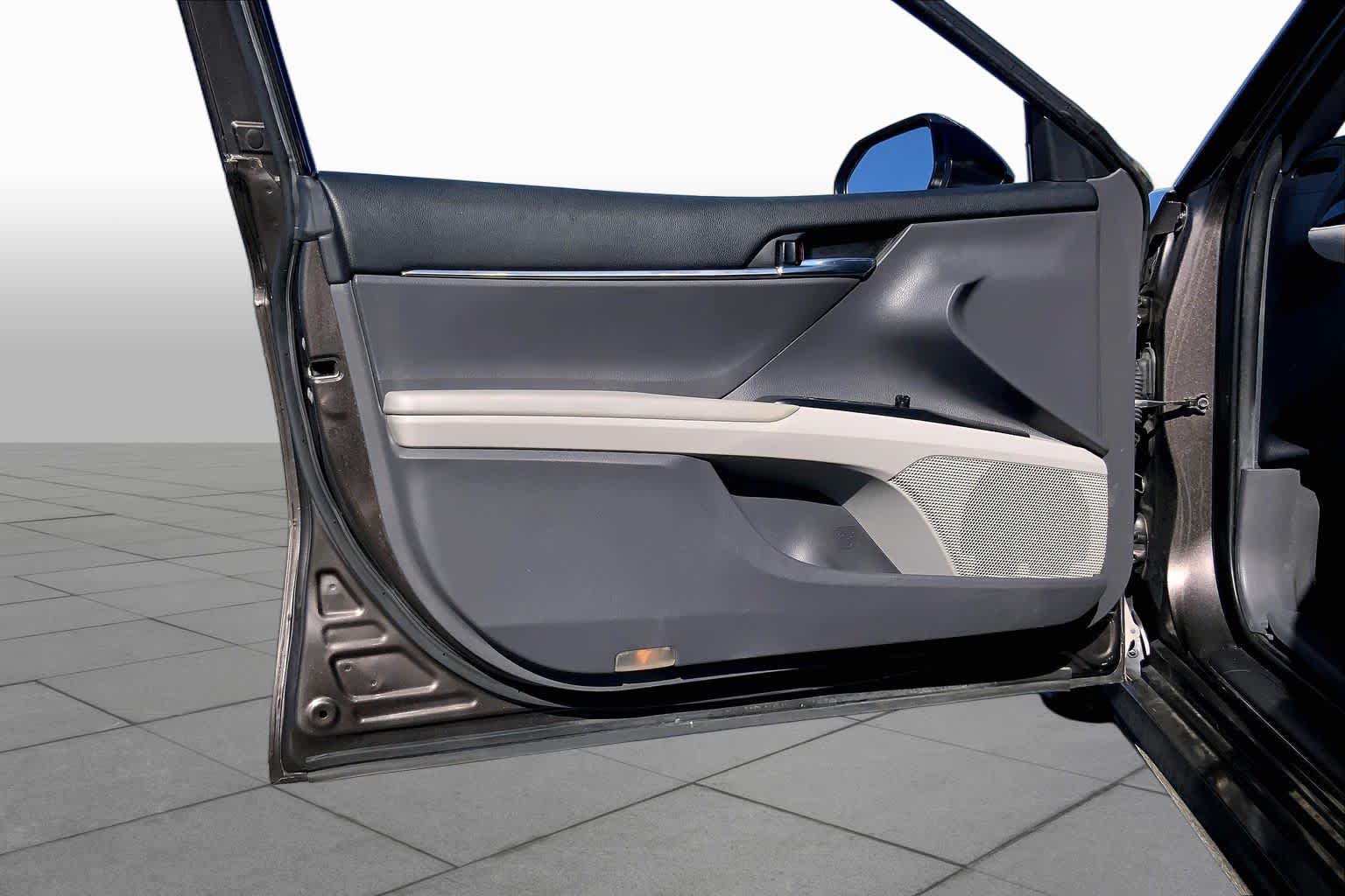 2018 Toyota Camry photo 21 of 36