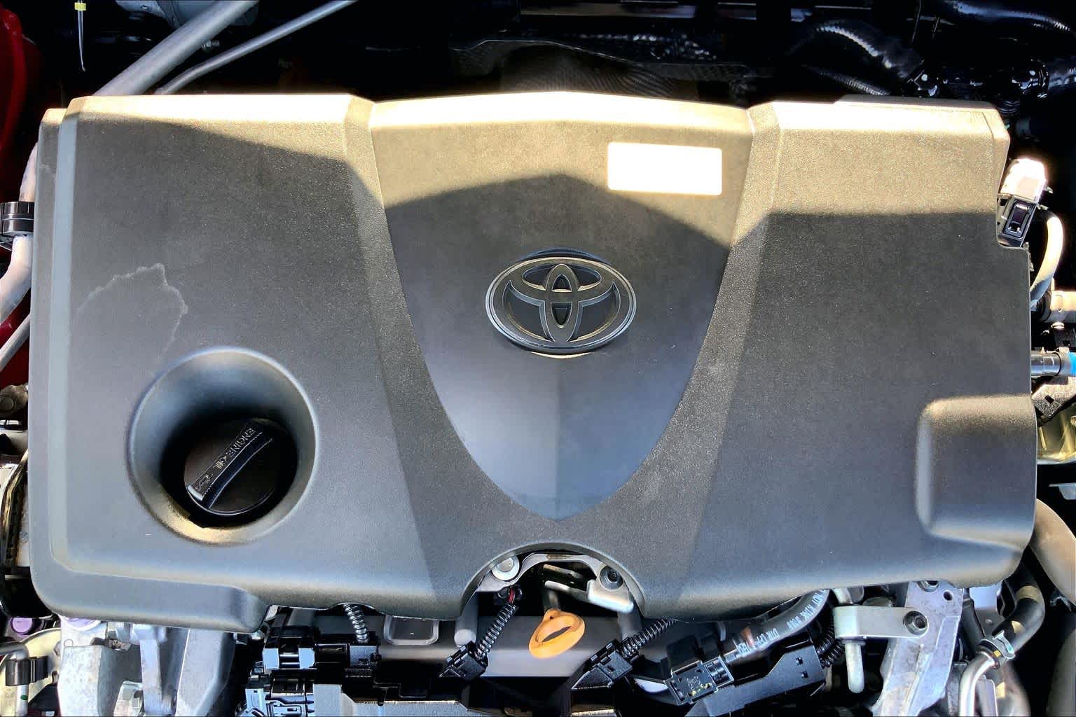 2018 Toyota Camry photo 32 of 36