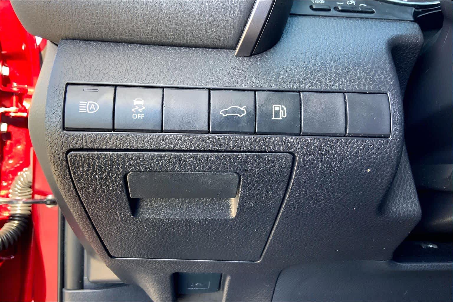 2018 Toyota Camry photo 33 of 36