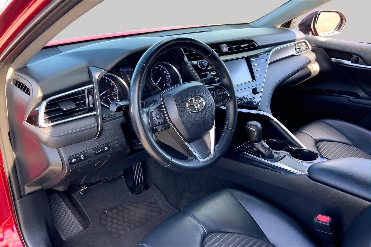2018 Toyota Camry photo 17 of 36