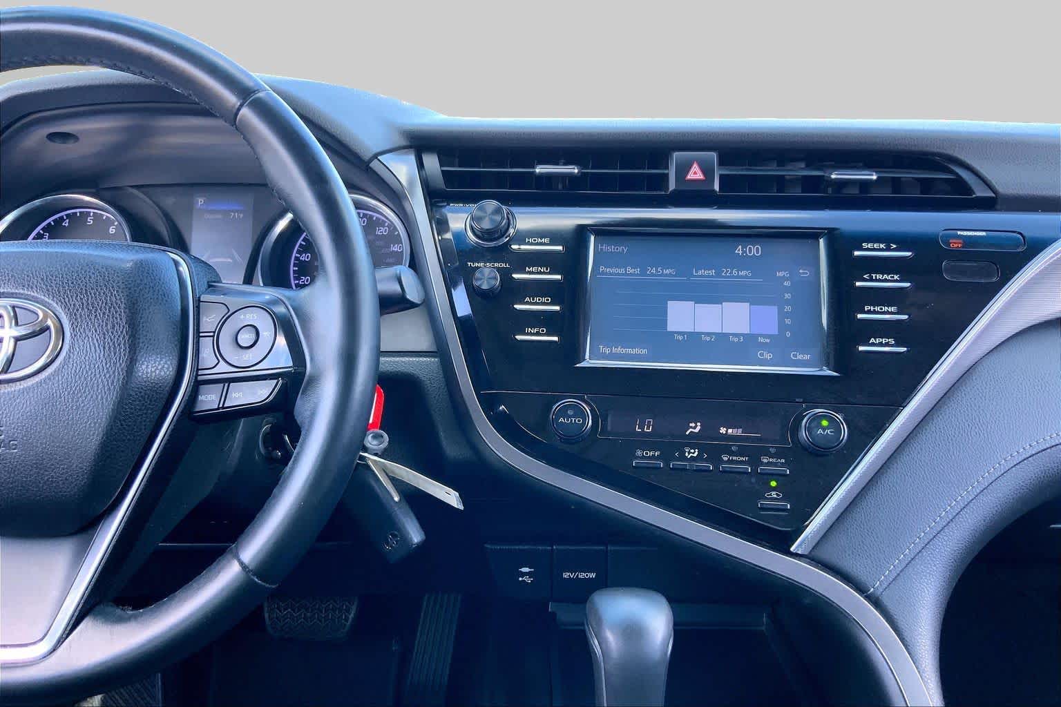 2018 Toyota Camry photo 7 of 36